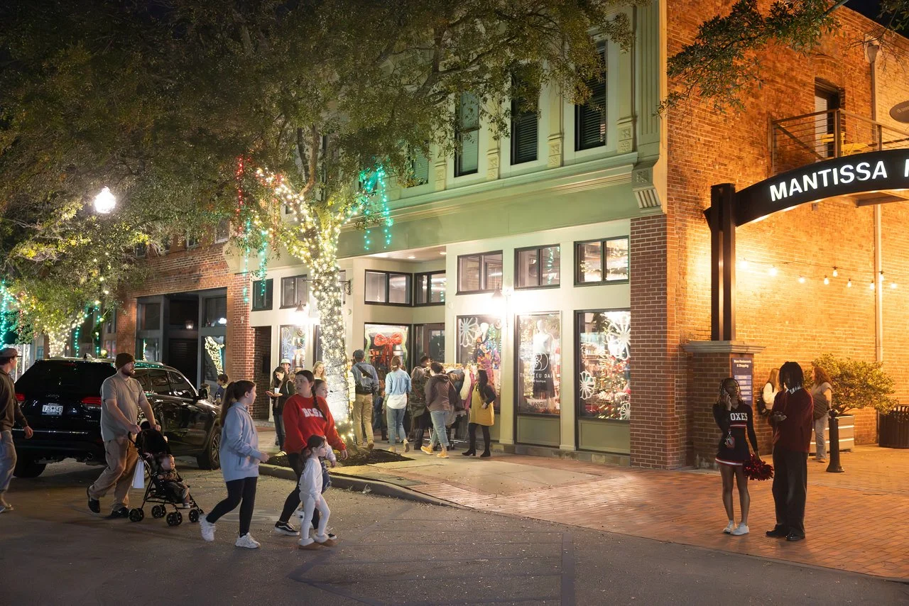 Happy Black Friday! Today is the perfect day to shop local and take advantage of all the holiday deals. Come visit our wonderful local stores in Downtown Hartsville and kick off the season with savings and community charm!

#shoplocal #downtownhartsv