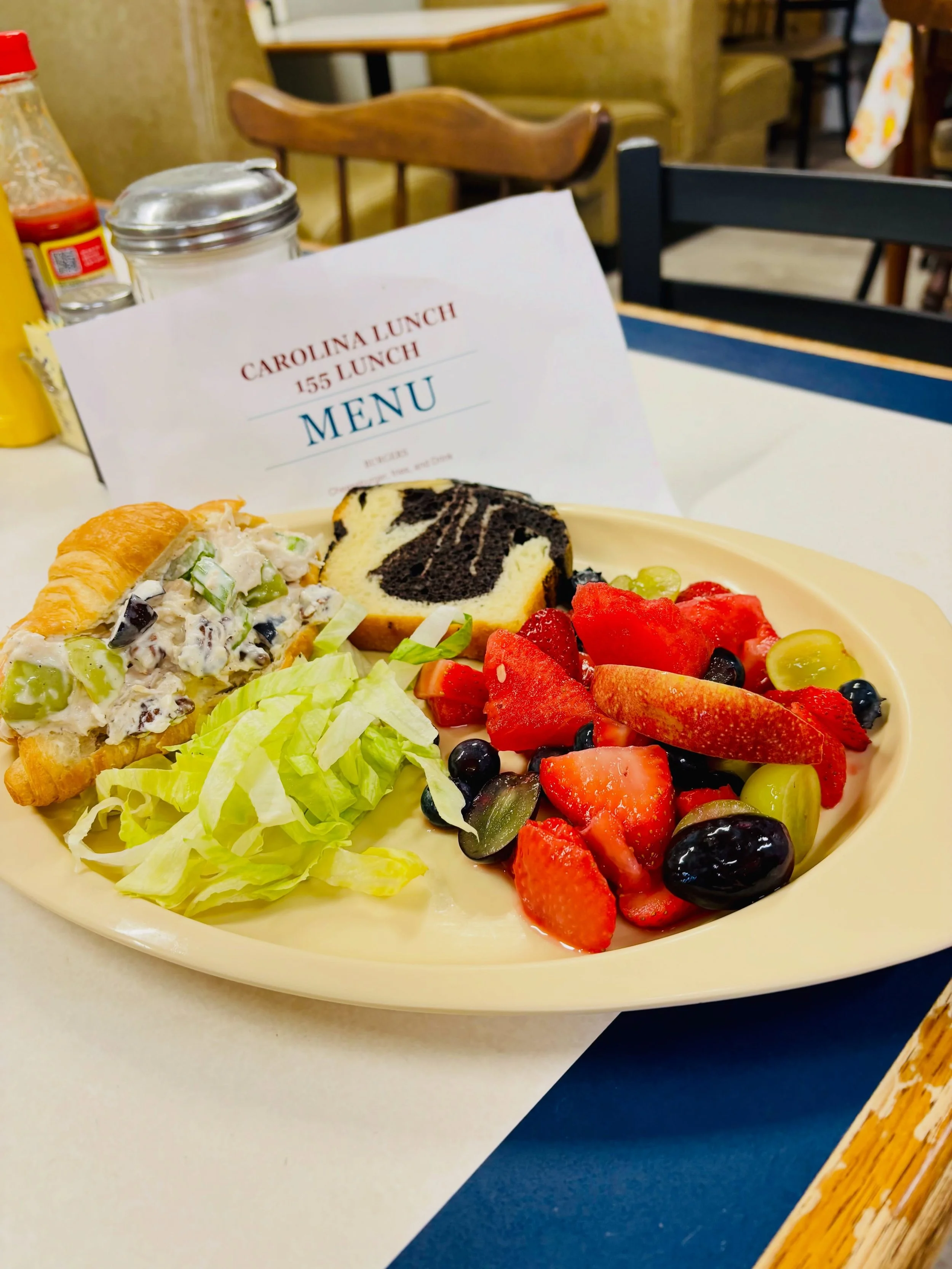 Nothing hits the spot on a hot day quite like a cool bite at Carolina Lunch. From sweet tea to hometown favorites, this downtown gem always serves up comfort with a side of cool! #DowntownHartsville #CoolLunchHotDay #mainstreethartsville #shoplocal #