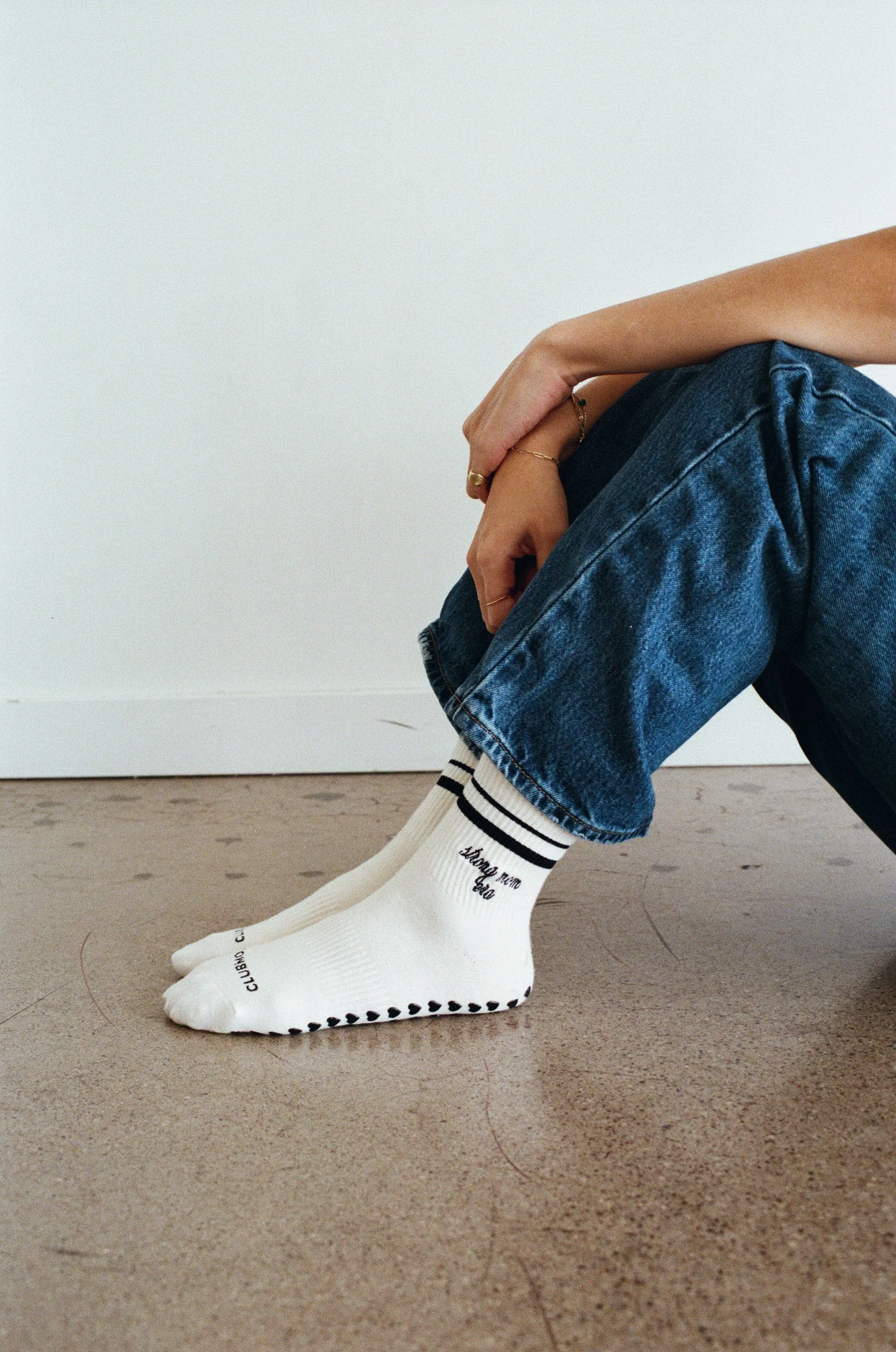 STRONG MOM ERA GRIP SOCKS