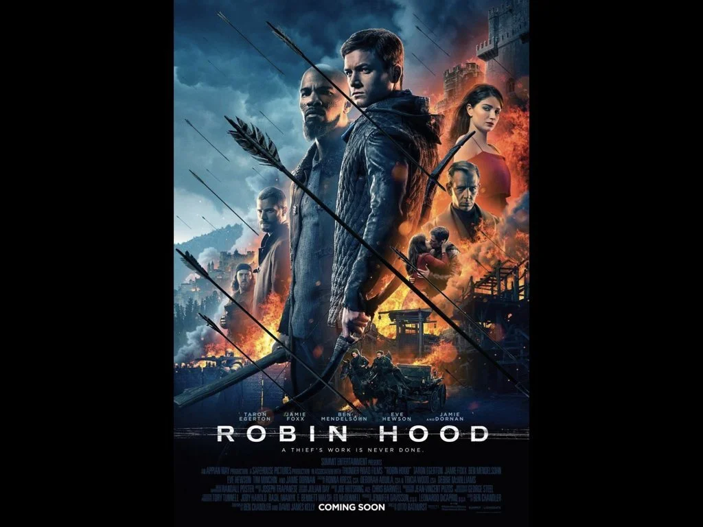 Póster de la película "Robin Hood" con personajes en primer plano y escenas de batalla y destrucción en el fondo.