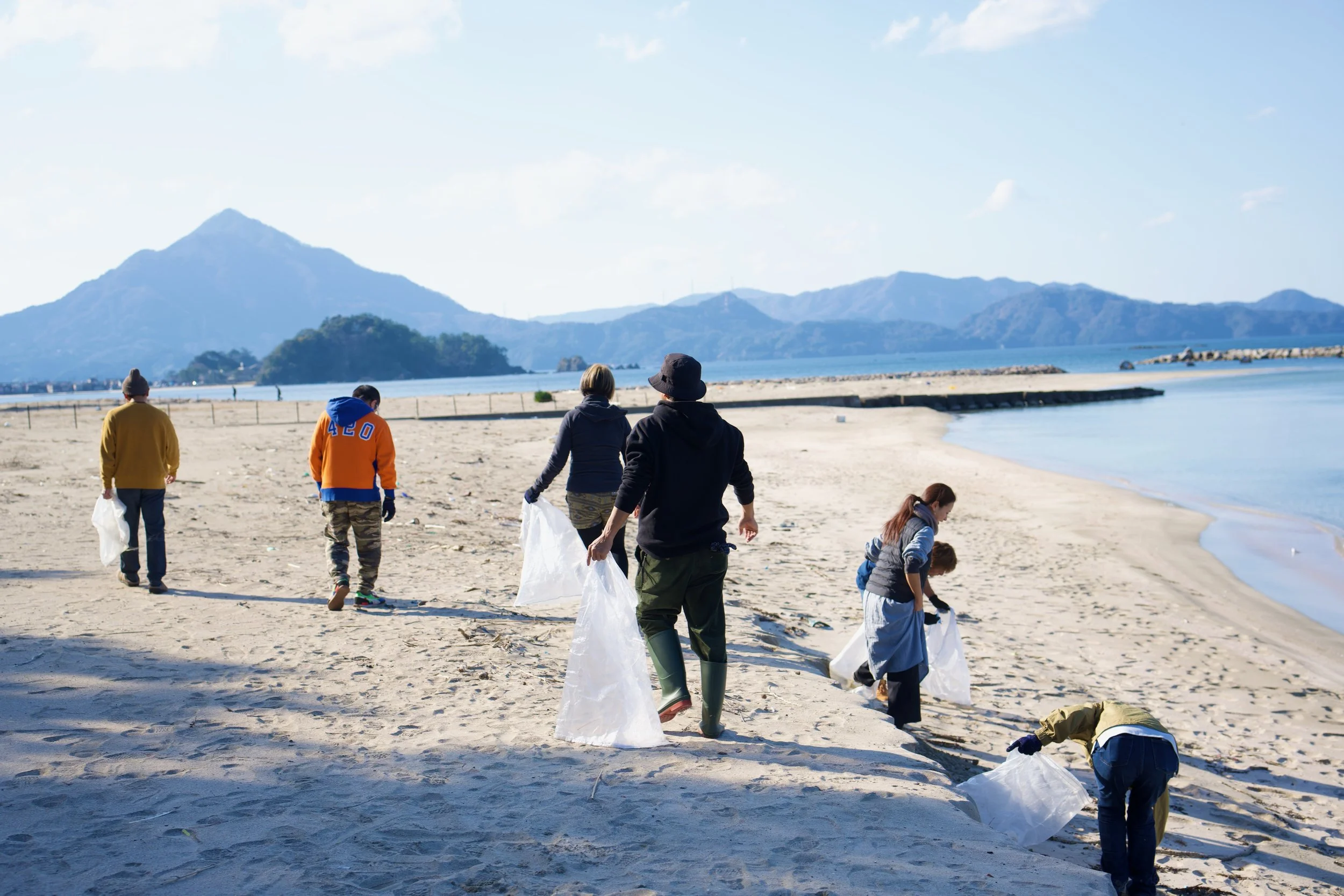 Takahama’s Monthly Beach Clean
