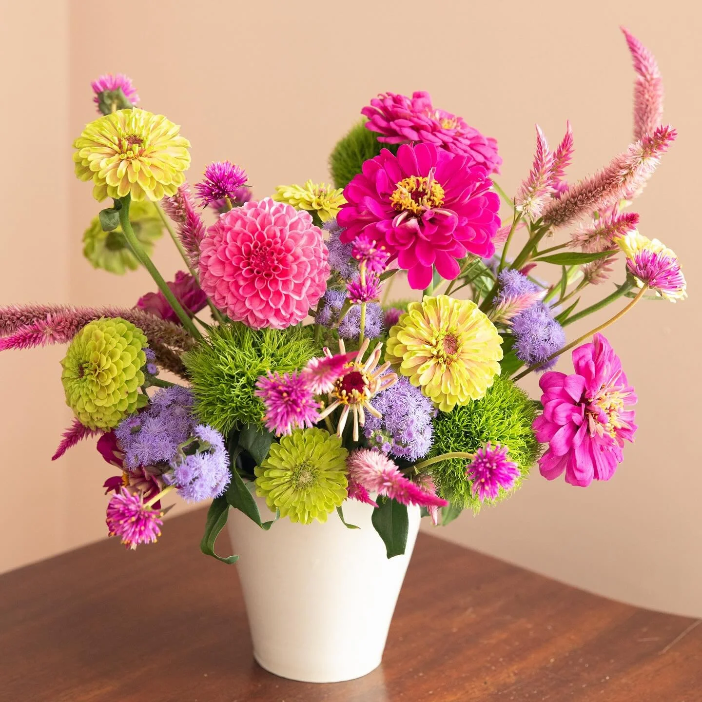 She&rsquo;s juicy 💕🍬✨

📧 studio@heathermeadowflowers.com

#floristofnc #heathermeadow #charlotteflorist #charlottenc #floralarrangement #customflorals #localflorist #bespokeflowers #juicyflowers #saturatedcolors #zinniasofinstagram #dahliaseason