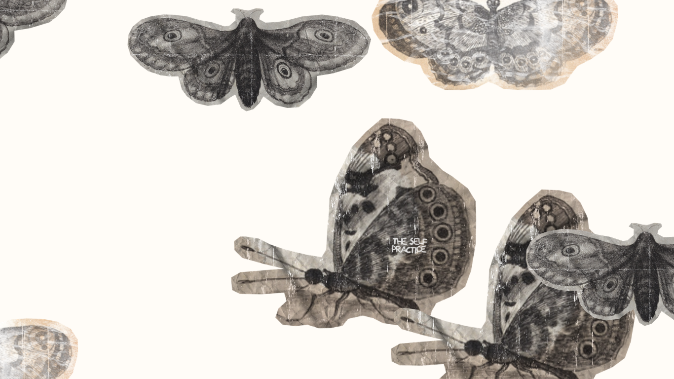 Te da pena la polilla que confunde el bombillo con la luna, mientras, aquí estamos, confundiendo la pantalla con la vida.