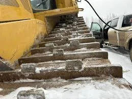 TRACK LUGS / CORKING