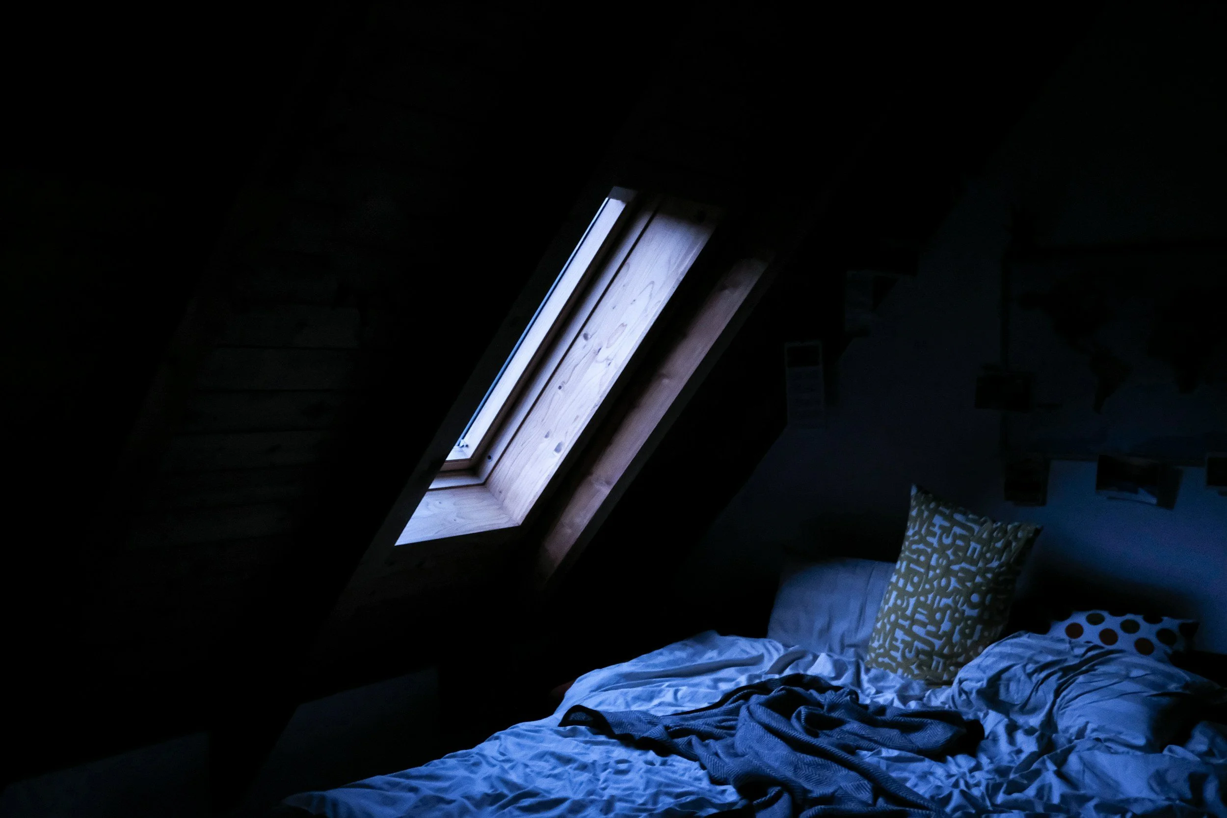 Why Anxiety Gets Worse at Night (and Why Your Brain Won’t Shut Off)