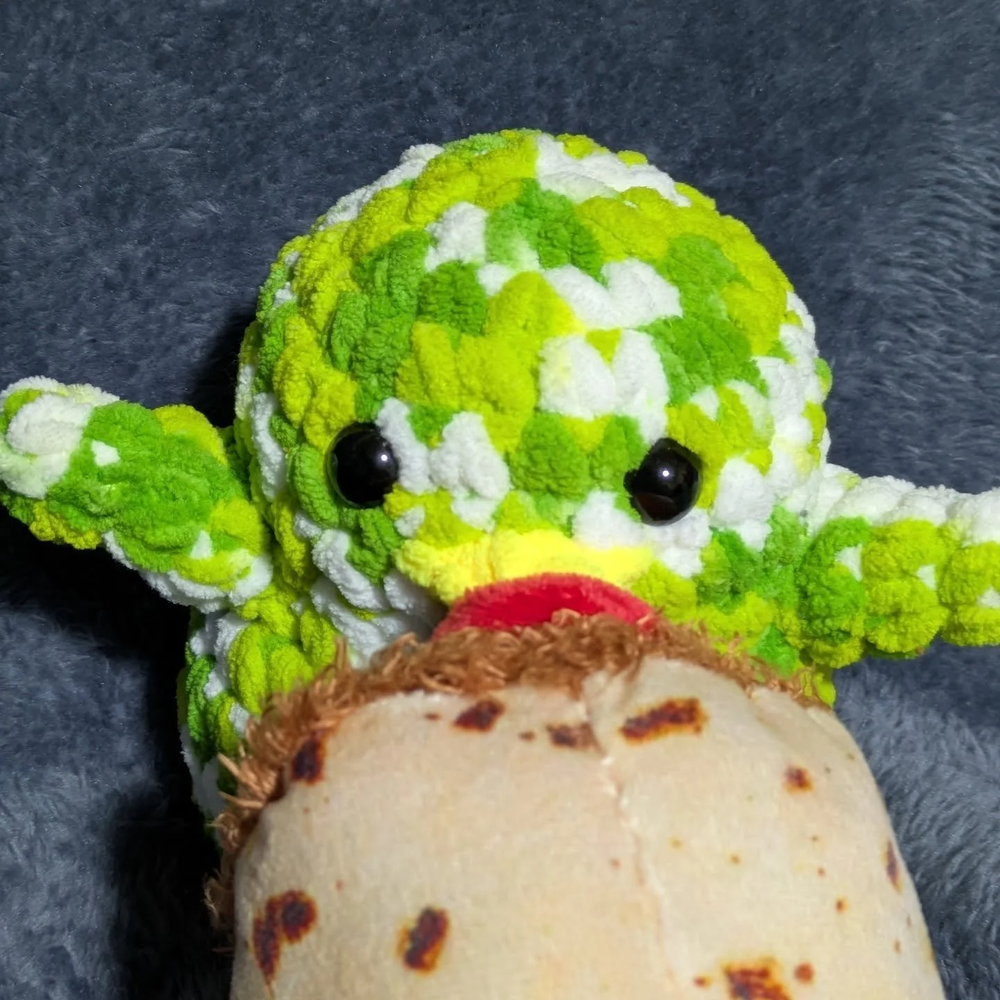 Every Friday in the Power Management office, we grab burritos for lunch 🌯 It&rsquo;s a bit of a weekly ritual  the team takes a break, catches up, and dives into some seriously good wraps.

Now usually, our little green friend doesn&rsquo;t come in 