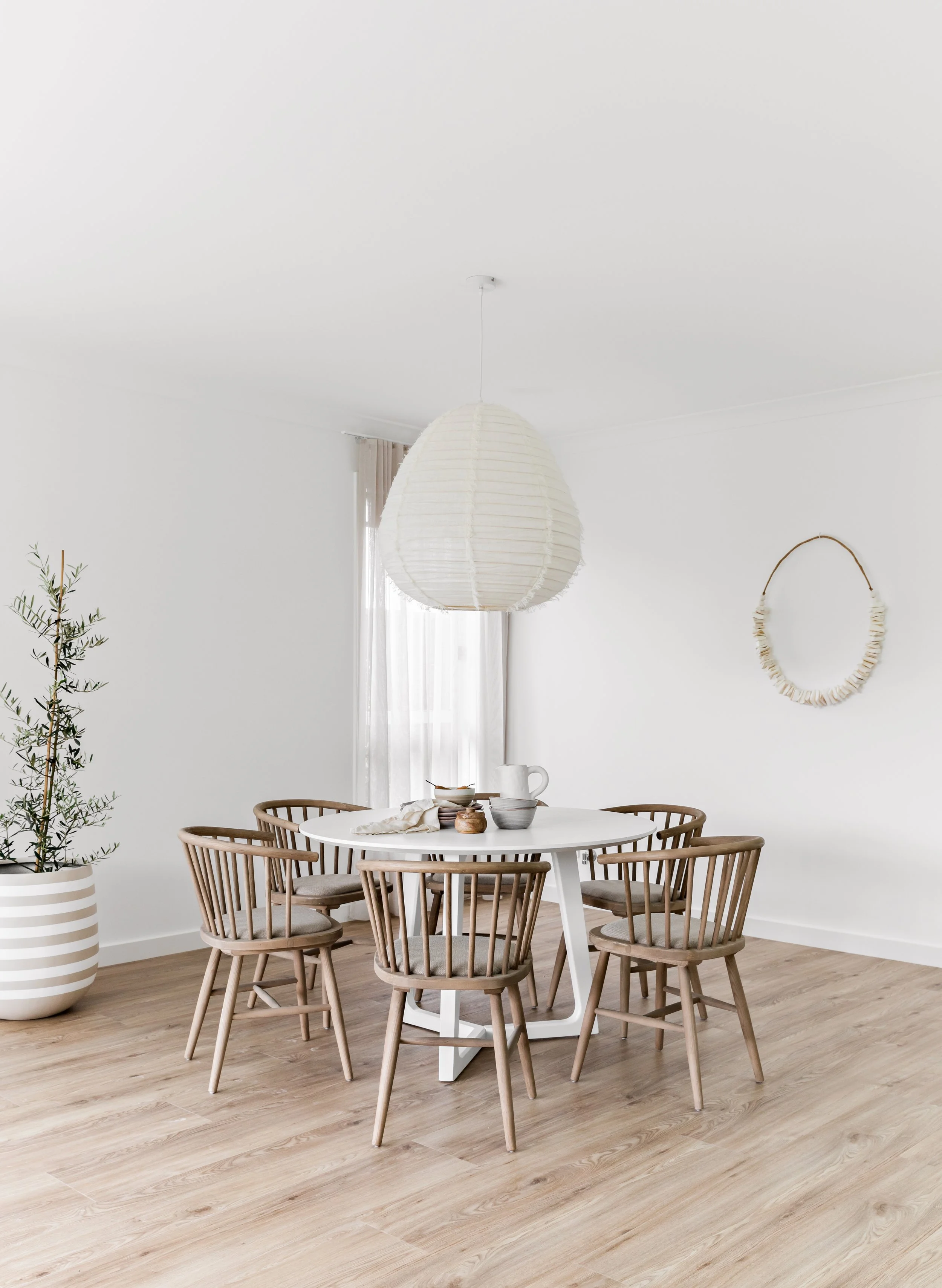 GHF_Moduleo_Nordic Oak 22245_Dining Portrait.jpg