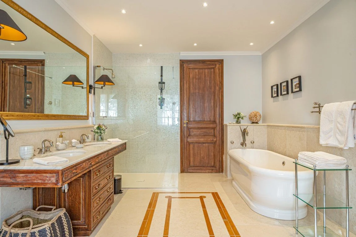 Room 1 - bathroom.jpeg