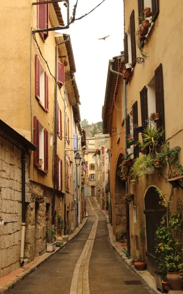 Salernes_-_Rue_1-639x1024-1.jpeg