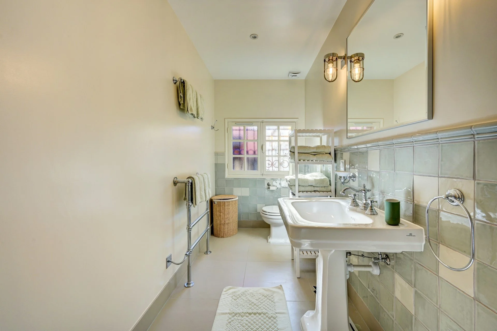 shared cottage - bathroom.jpg