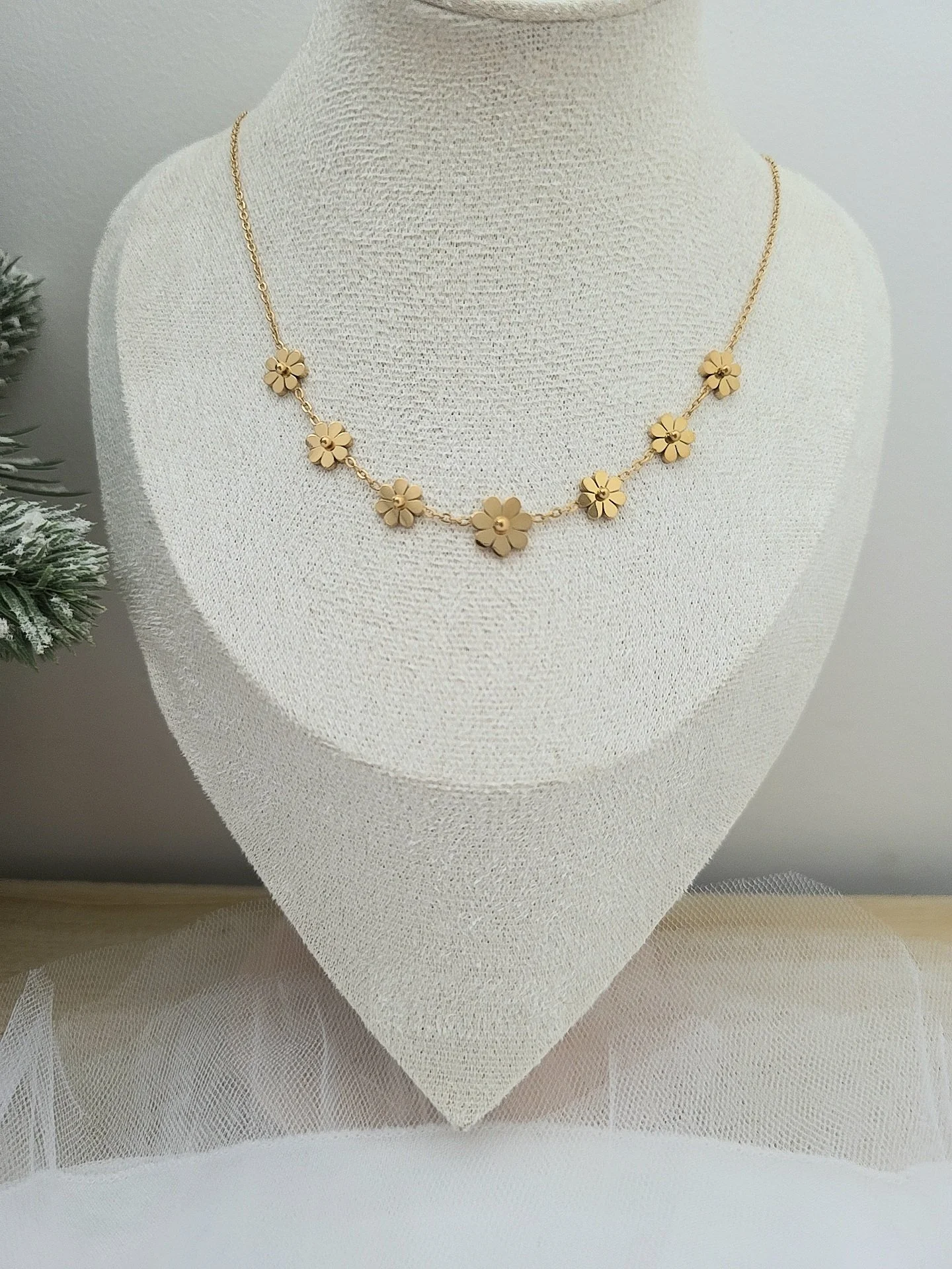 Modern Gold Tone Daisy Necklace Set