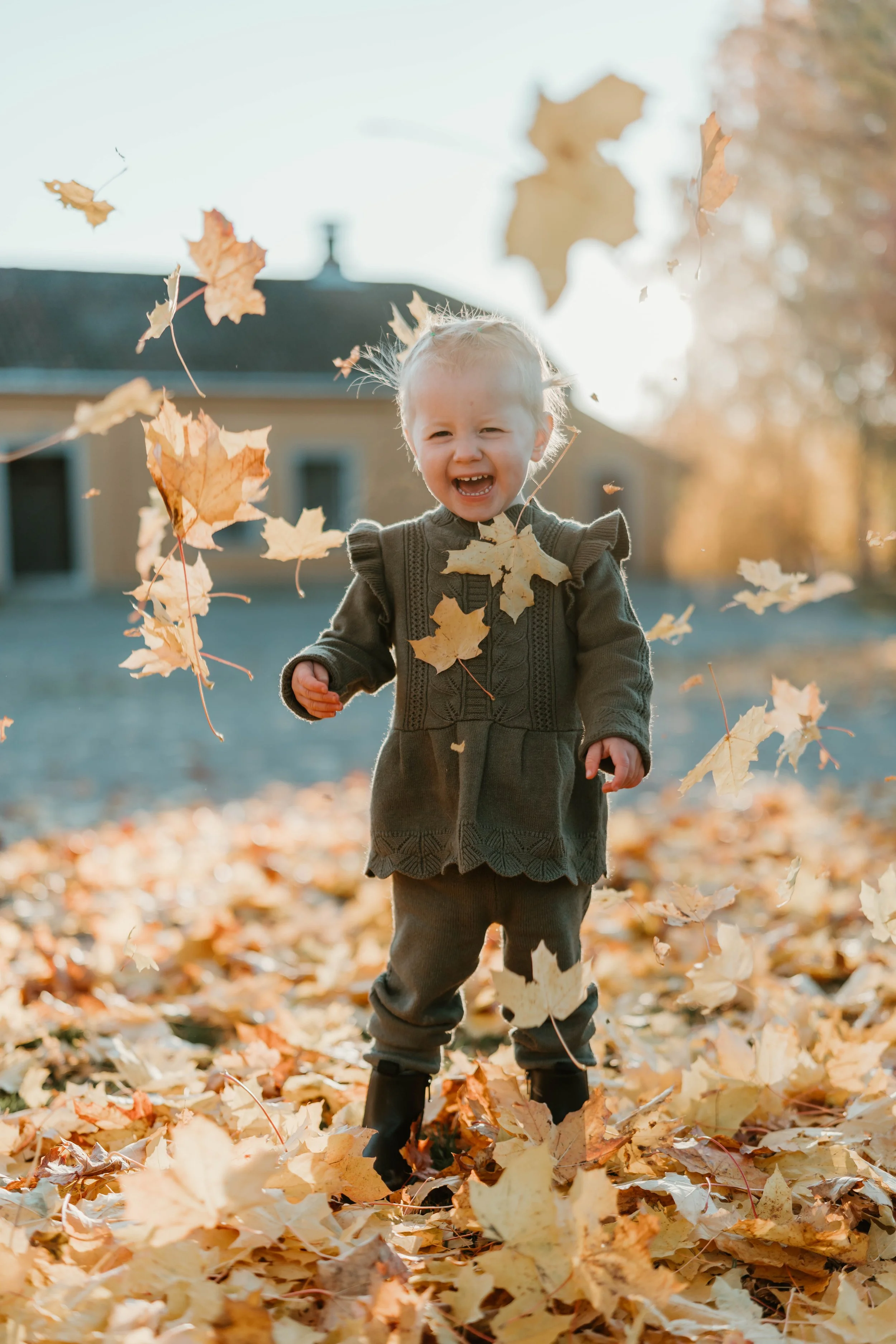 Familiefotografering ute i naturen med barn i Bærum
