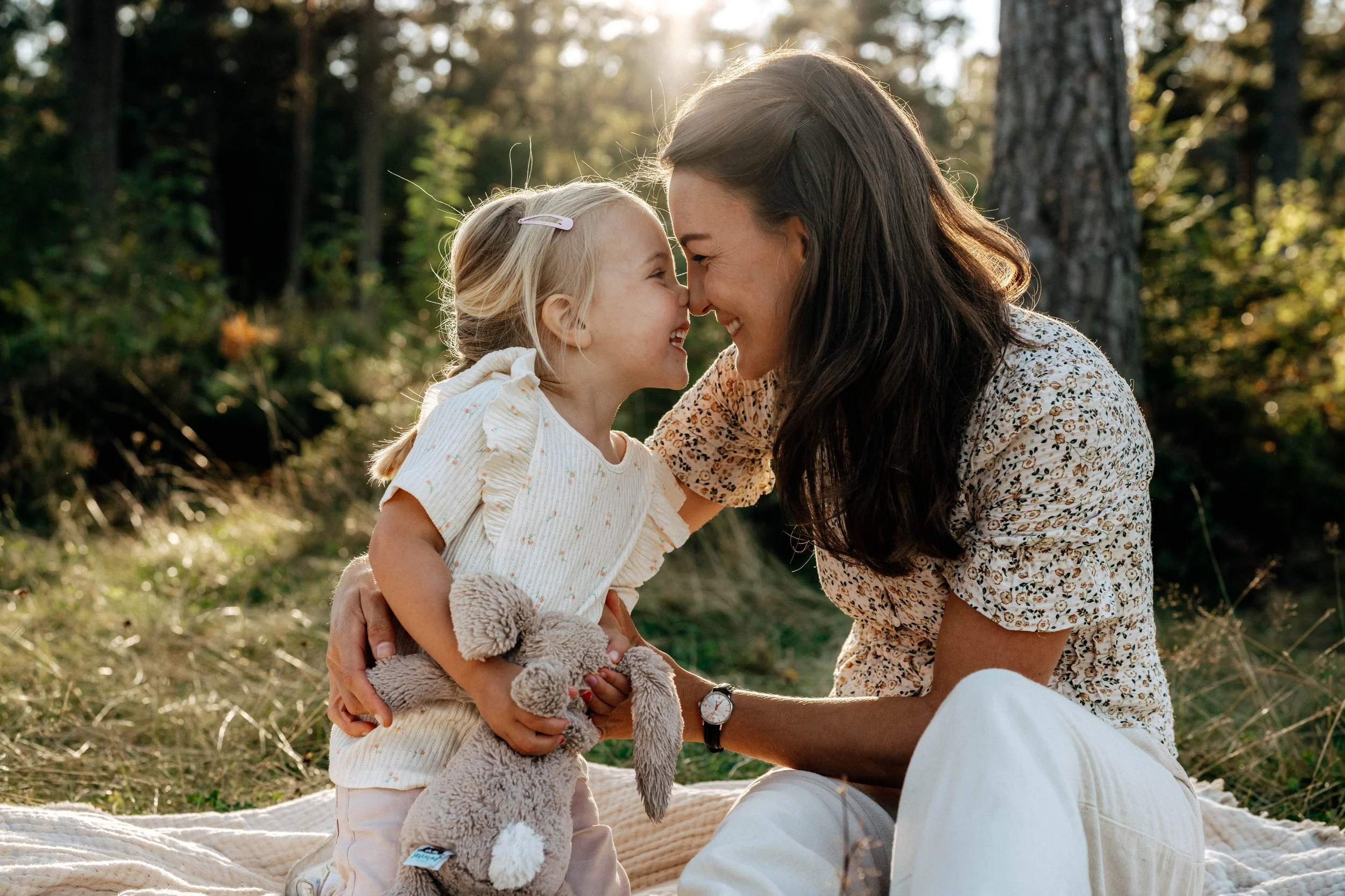 Familiefotografering i naturen i Lier med mamma og baby