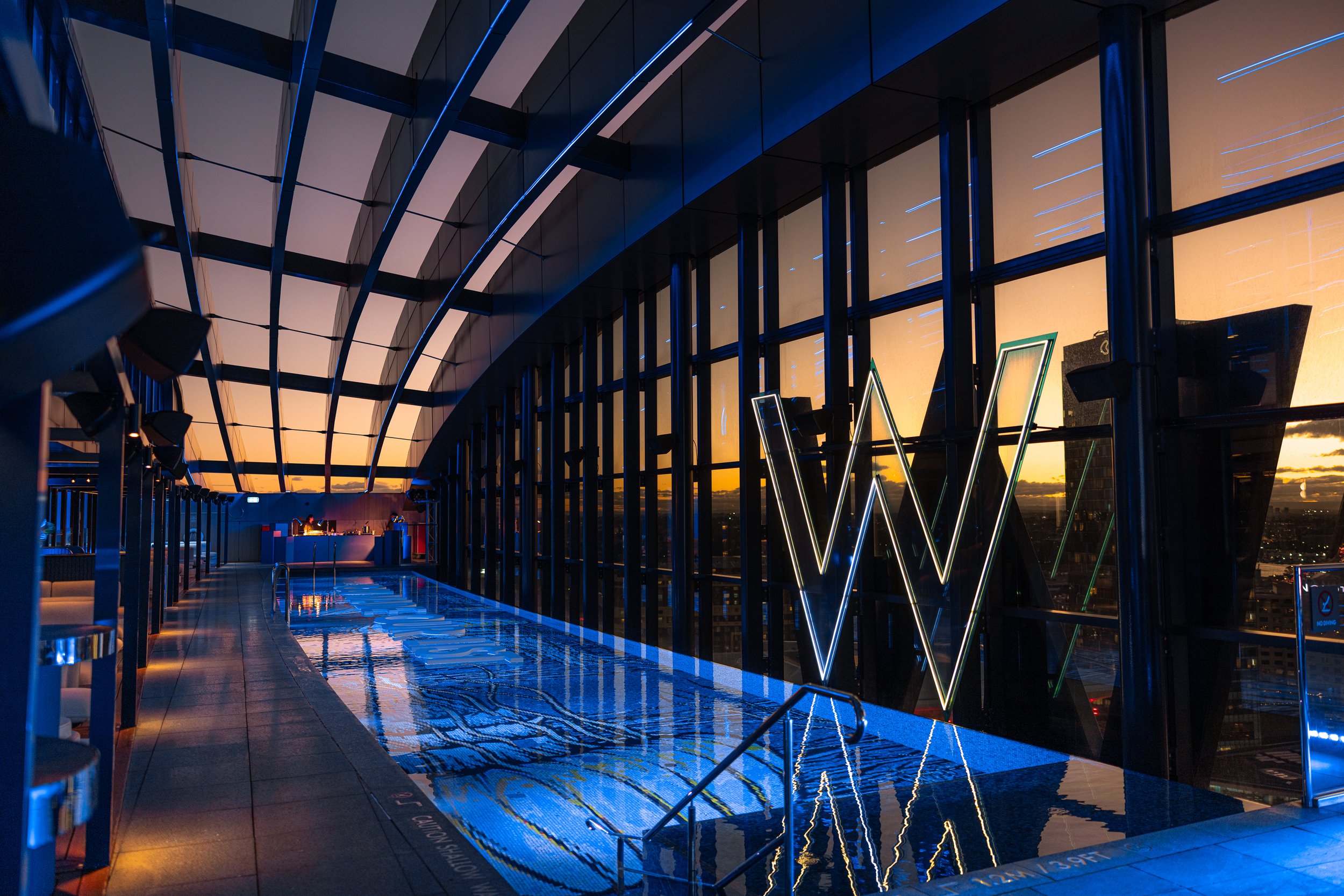 W.jpg
