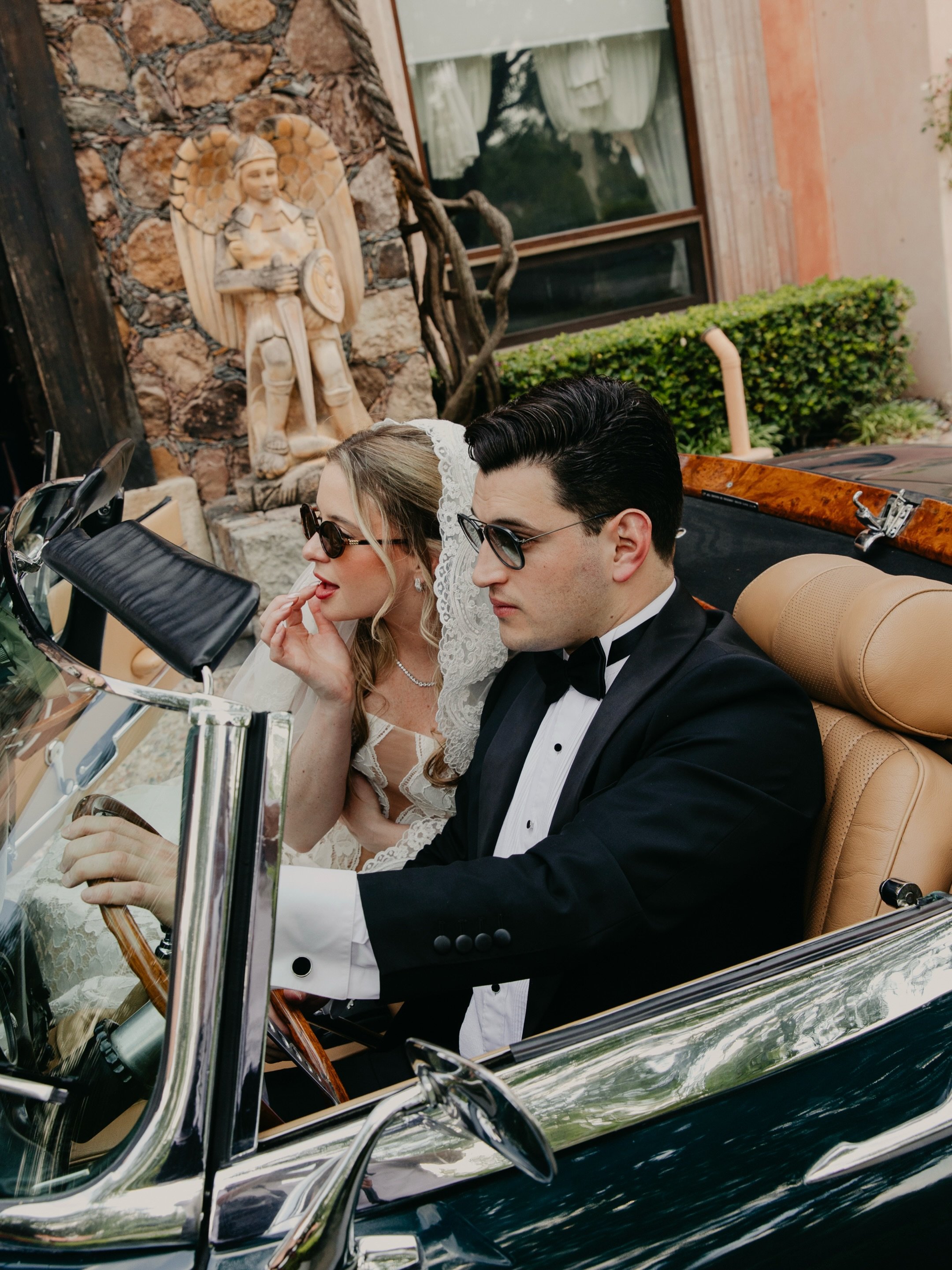 San Miguel de Allende. 

Do we need to say more?

Kelly and Eduardo. Thank you for bringing me here. I would cross any ocean and all the miles for you!

This exactly the kind of weddings that remind me why I love documenting celebrations in San Migue