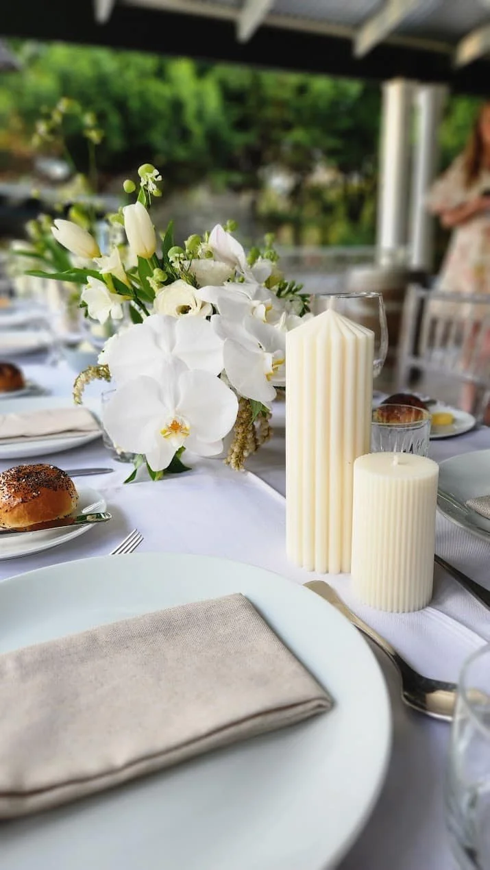 white-foam-free-tablecentre.jpg