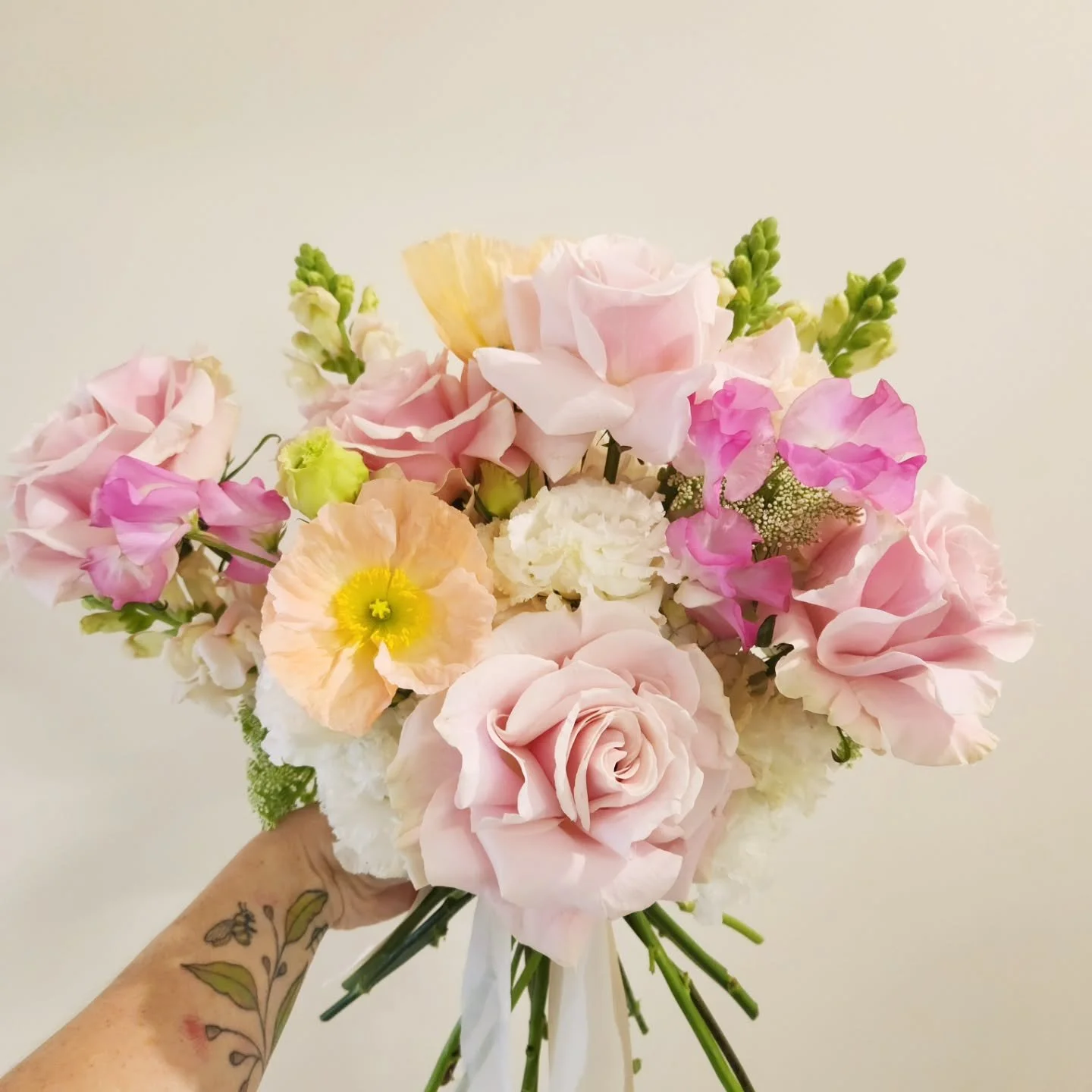 ✨Fluffy lisianthus, ruffled roses, and the happiest little poppies you've ever seen 🌸💫 This bouquet is giving soft romance and whimsy 

Which bloom has your heart? 💕 Drop your fave in the comments! ⬇️
⁠
#CanberraWeddingFlorist #FloralDesignAustral