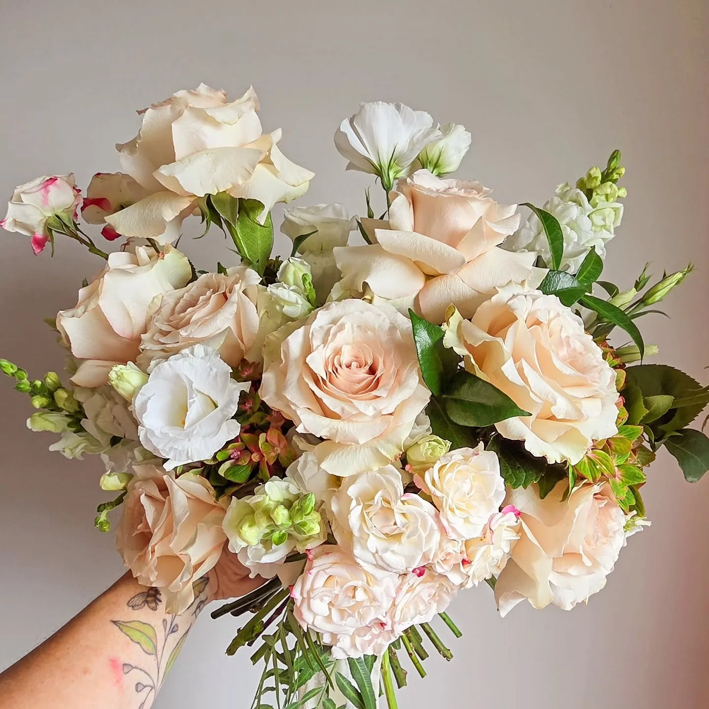 A bouquet that looks effortless but elevated. The kind of florals that photograph beautifully from every angle and still feel magic in your hands.

Planning your wedding or special event and want florals that feel considered, romantic and timeless, y