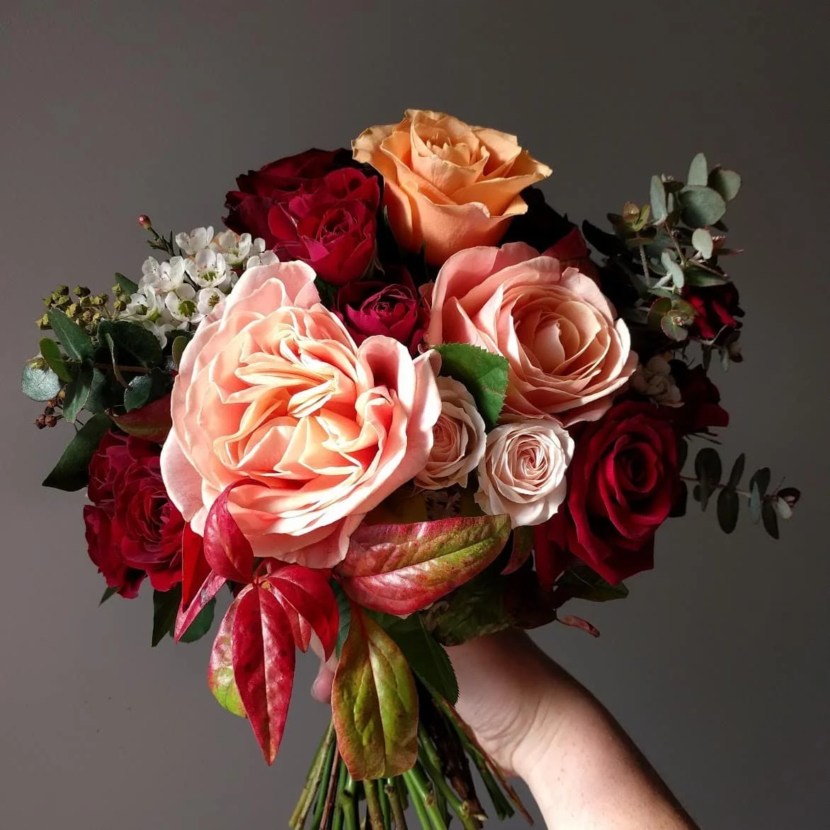 autumnul-wedding-bouquet-waxflower-roses.jpg
