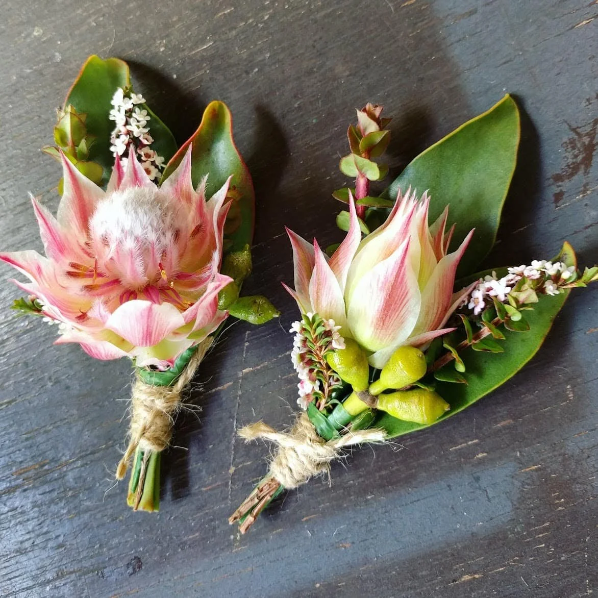 blushing-bride-buttonholes.jpg