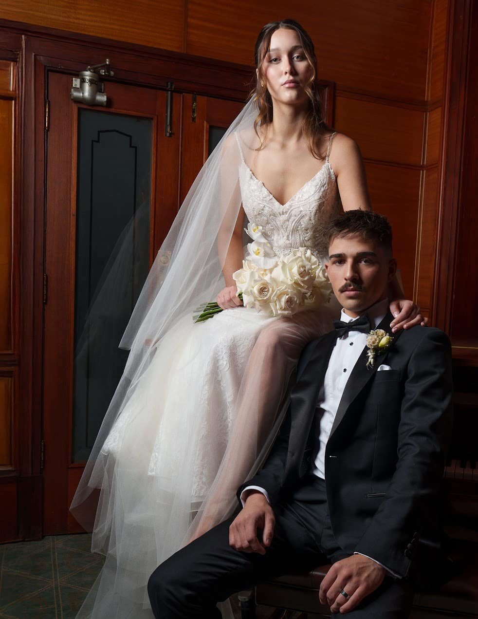 bridal-bouquet-sleek-modern.jpg