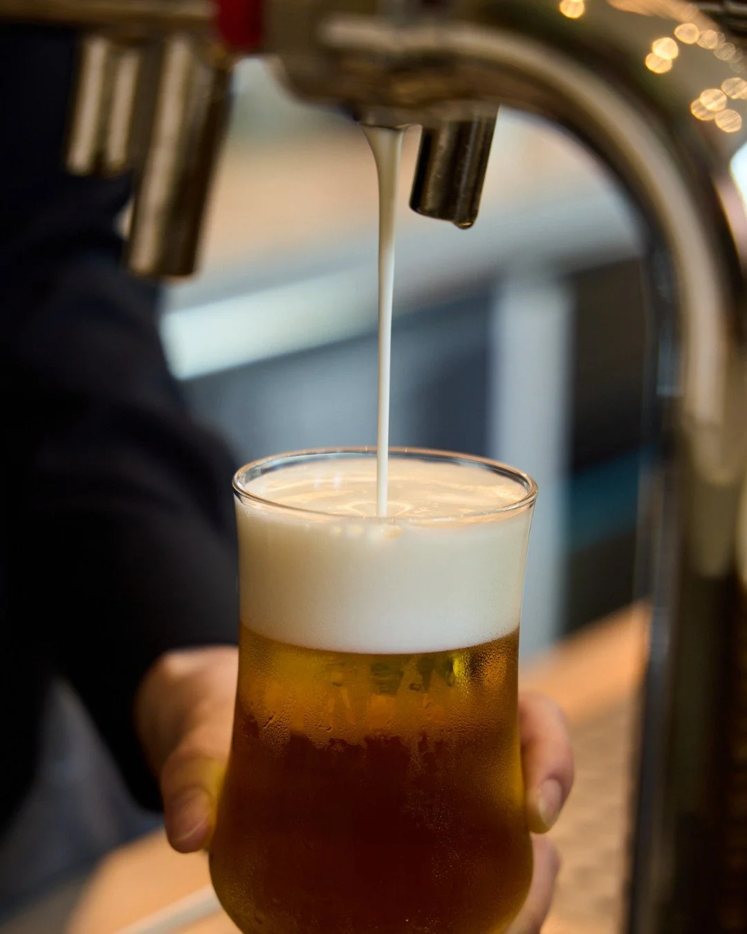 Komyunitiで過ごすハッピーアワー!
新橋・銀座でのお仕事帰りに、嬉しい一杯はいかがですか?
17時~19時まで、1杯ご注文で1杯無料のハッピーアワーを開催中。
 
落ち着いた雰囲気のカウンター席や、仲間と語らえるテーブル席で、
Komyunitiならではの“銀座の夜”をお楽しみください。
 
📍YOTEL東京銀座1F Komyuniti