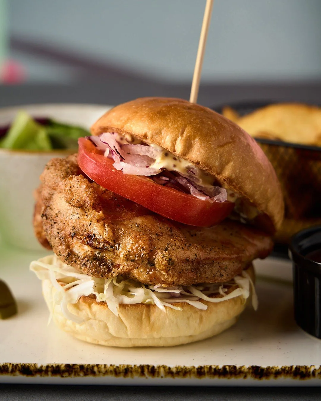 バーガーやパスタ、クラブサンドイッチなど、仲間を集めてホテルのダイニングディナーはいかが?
お酒とも相性抜群のメニューで、カジュアルにもしっかりディナーにも◎
 
銀座・新橋でのお仕事帰りや週末のお出かけに。
 
📍YOTEL東京銀座1F Komyuniti