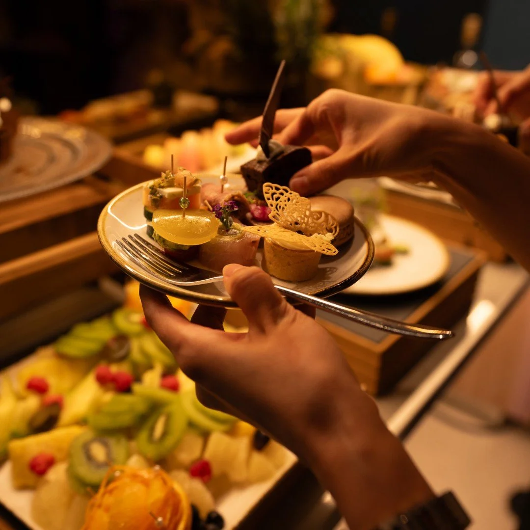 Komyunitiでは、
歓送迎会・企業イベント・ブランド発表会・懇親会など、
さまざまな用途での貸切利用が可能です。
　
天井高のある開放的な空間と、
ホテルダイニングならではの料理・ドリンクをご用意いたします。
　
📍YOTEL東京銀座 1F
　
人数・ご予算に応じてプランをご提案いたします。
プロフィールのリンクより、お気軽にお問い合わせください。