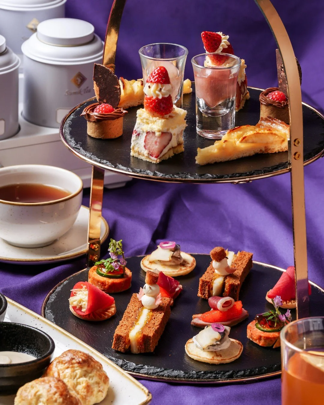 桜、苺、チョコレート。
春の素材を詰め込んだ、
Komyunitiのアフタヌーンティー。
　
3月14日（土）までの限定です。
　
ゆっくり過ごす週末の午後に。
仕事帰りのご褒美に。
大切な人とのお茶の時間に。
　
ご予約はプロフィールリンクより。
　
📍YOTEL東京銀座 1F