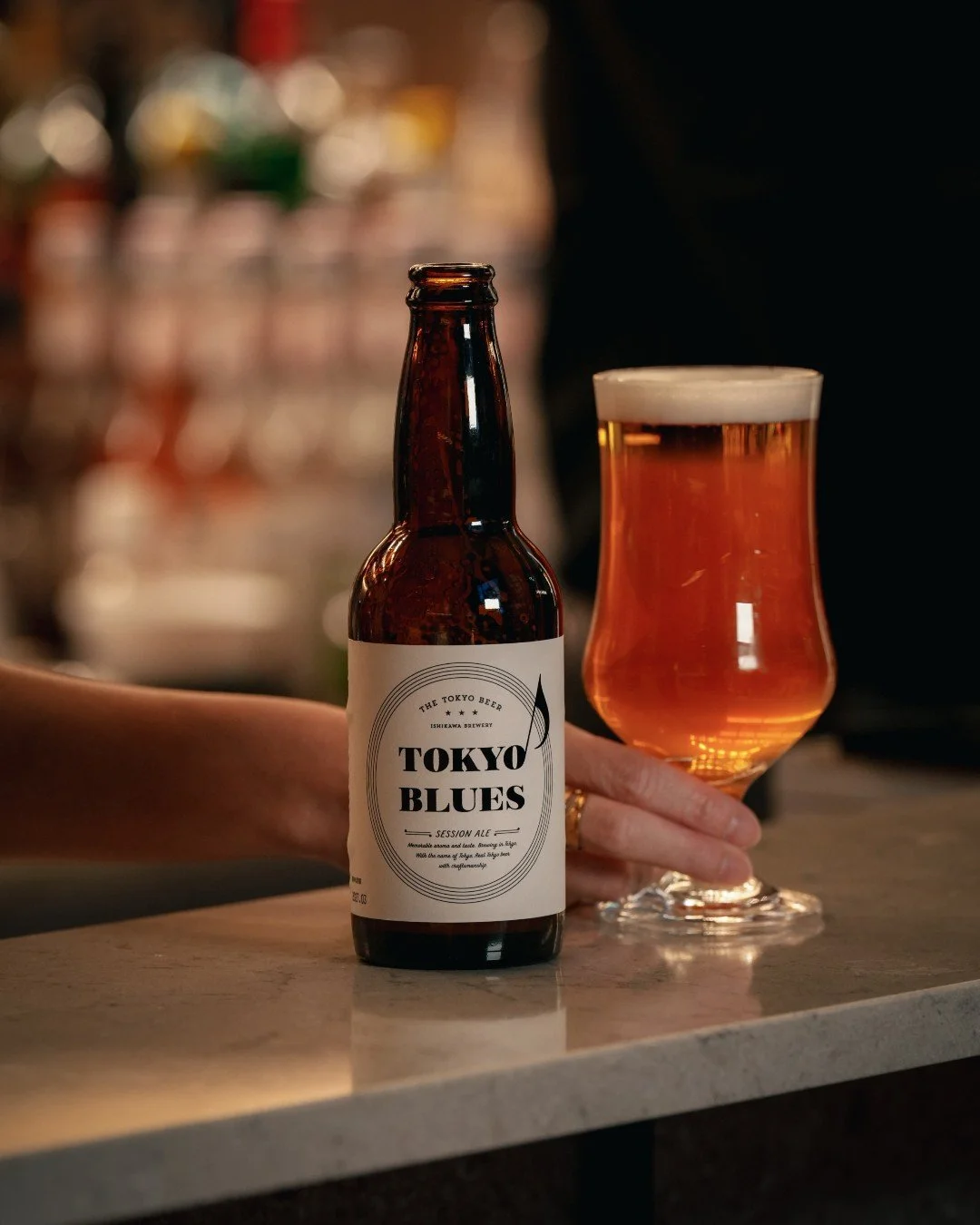 国産クラフトビール、
Komyunitiでご用意しております。
　
ボトルビールからは「TOKYO BLUES」
東京福生市で作られる、都内醸造ビール。
　
エールの軽やかな口当たりと
芳醇な香りをお楽しみいただけます。
　
クラフトビールは生ビールもご用意。
ホテルのバーで、お気に入りの一杯を見つけてください。
　
📍YOTEL東京銀座 1F Komyuniti（コミュニティ）
@komyunititokyo