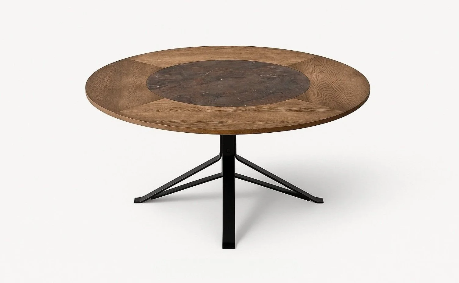 Rundt træbord med mørk midte, båret af et sort metalstel i tripod-design, fotograferet mod hvid baggrund.