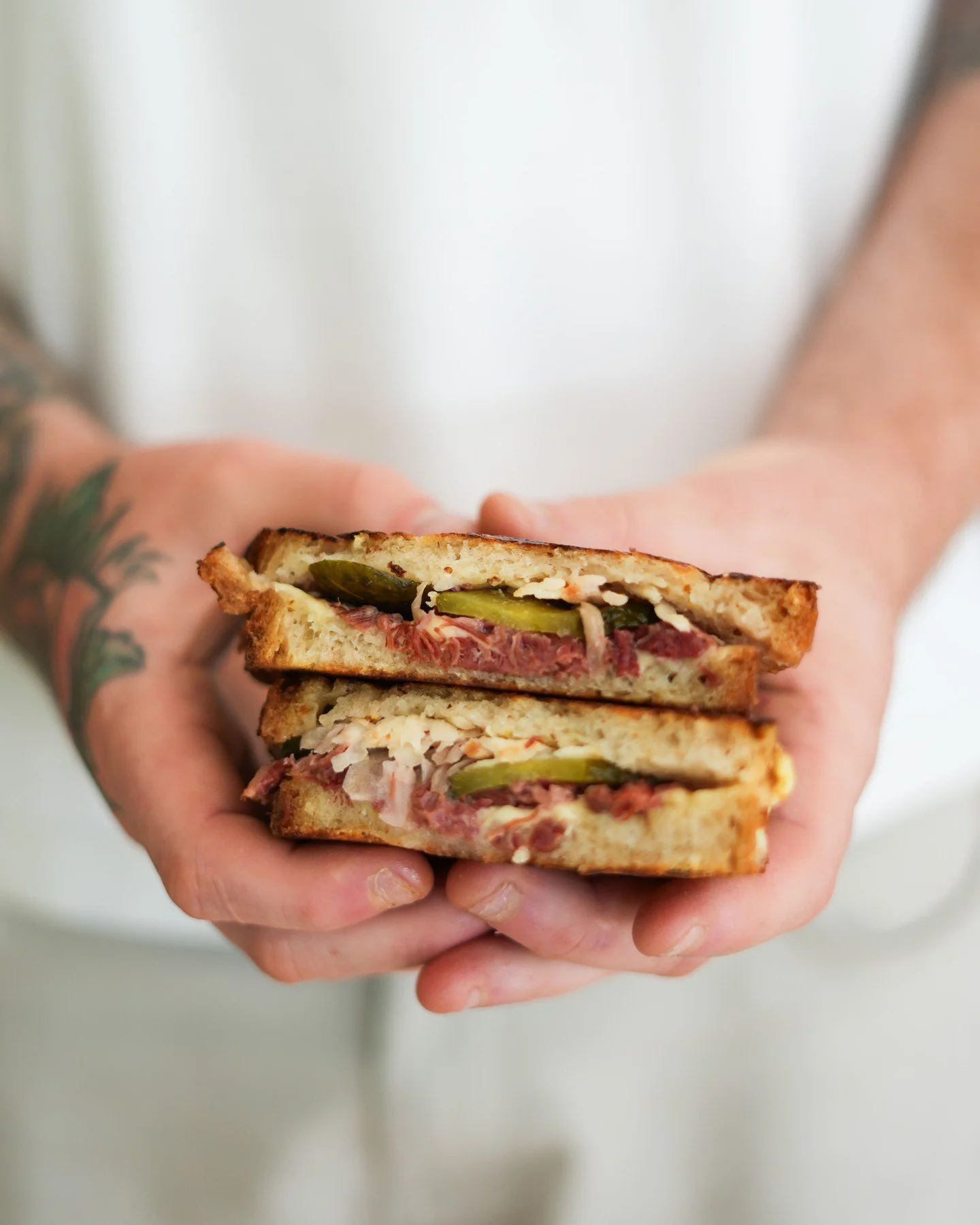 All the flavours, all in one bite 🥪 Our Salt Beef Toastie is stacked with house-made beef brisket, Emmental, gherkin, pickled onions &amp; mustard mayo.
Available at the Deli. 

#theedgedeli #saltbeef #homemade #witneylunch