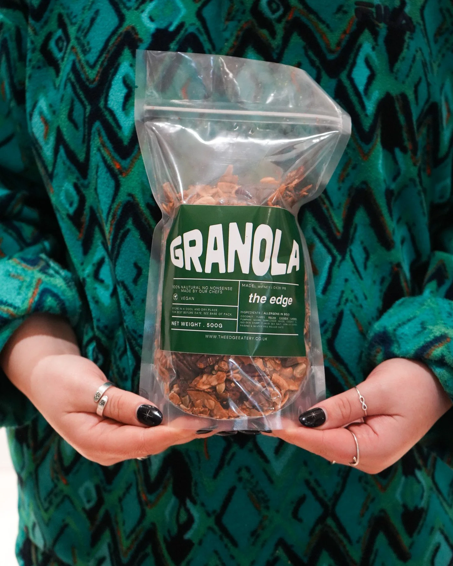 From our bowls to your kitchen shelf ✨
Our homemade granola is now available to take home.

#theedgewitney #homemade #homemadegranola