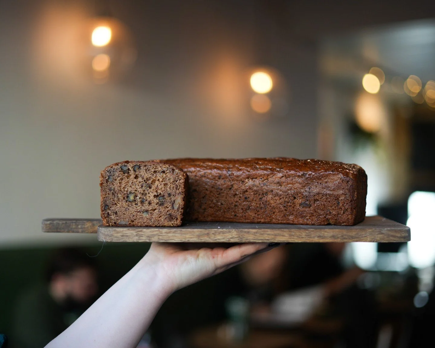 Have you tried it toasted? 👀
Our banana bread is best served warm, with Greek yoghurt &amp; honey 🍌🍯

#theedgewitney #bananabread #witneyfood