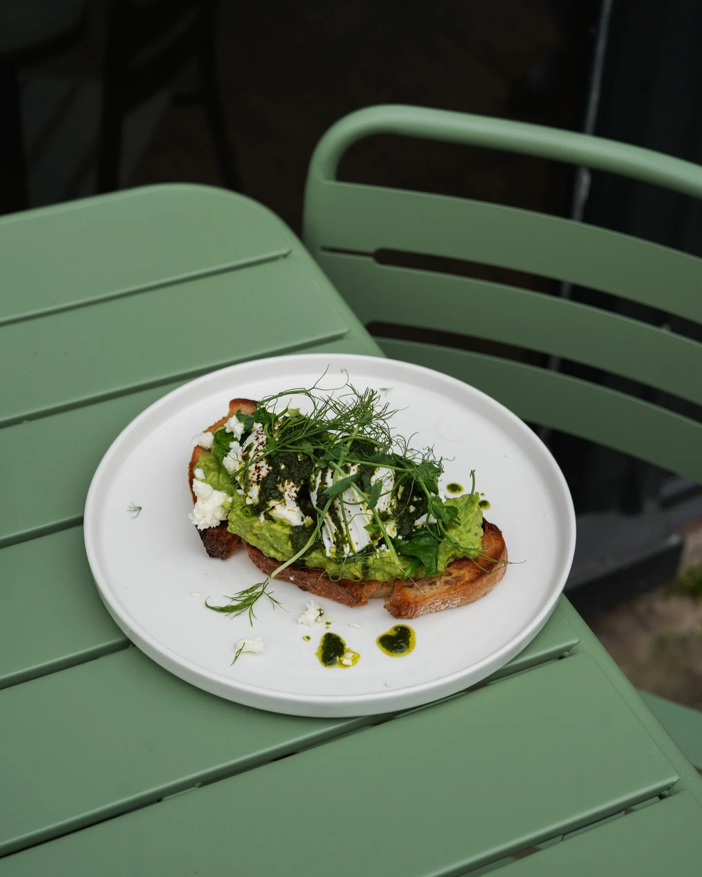 Proof that green things can be exciting 😏
🥑 Smashed avocado
🍳 Poached eggs
🌿 Buttered spinach
🧀 Feta
🔥 Zhoug
🍞 Toasted sourdough
Big flavour. Zero compromise.

#theedgeeatery #goodmorning #witneyfood #smashedavo