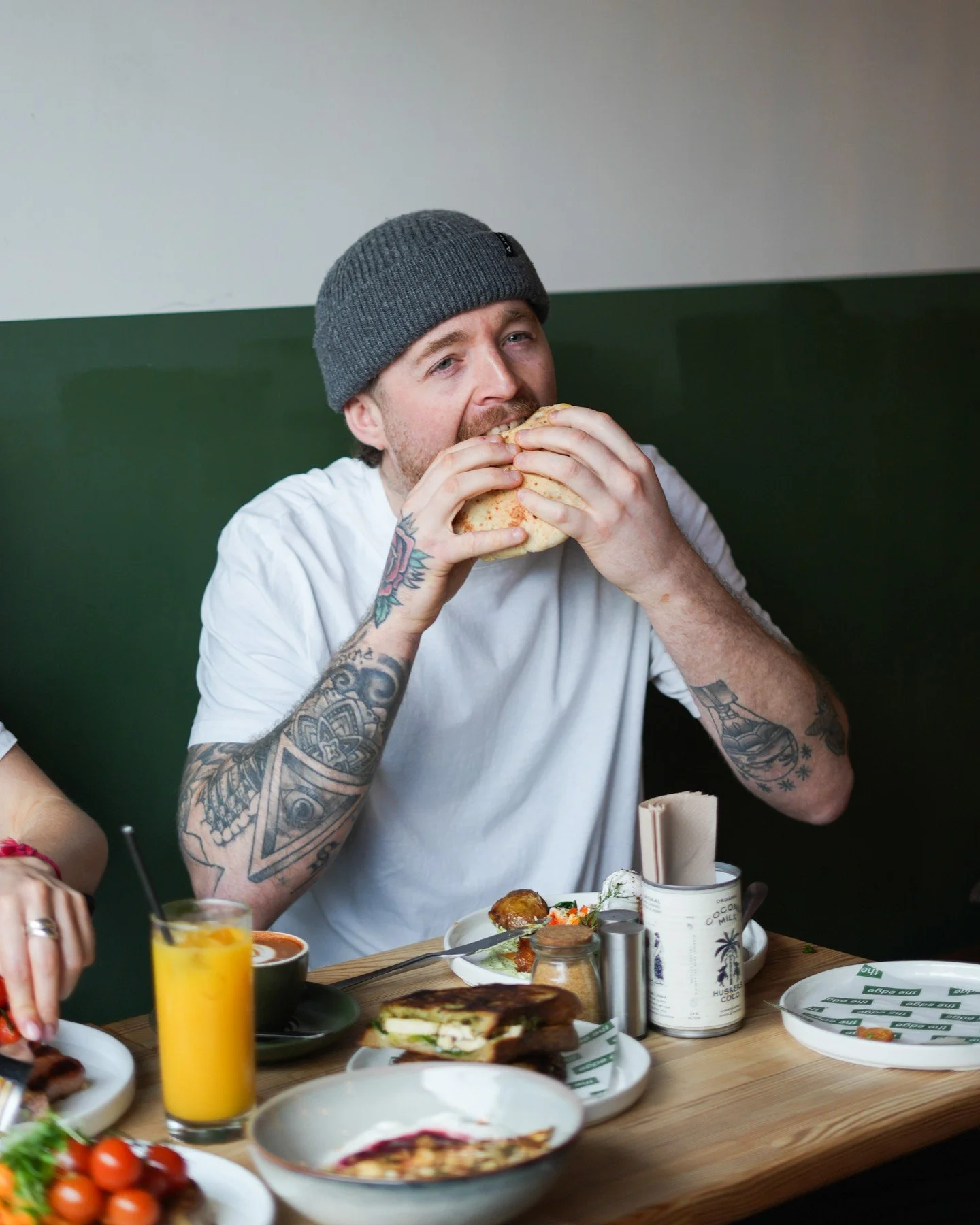 Stuffed pitta breads loaded with flavour, packed to perfection, and officially Tom approved, say less 🥙🔥 

#theedge #pittabread #brunch #witneyfood