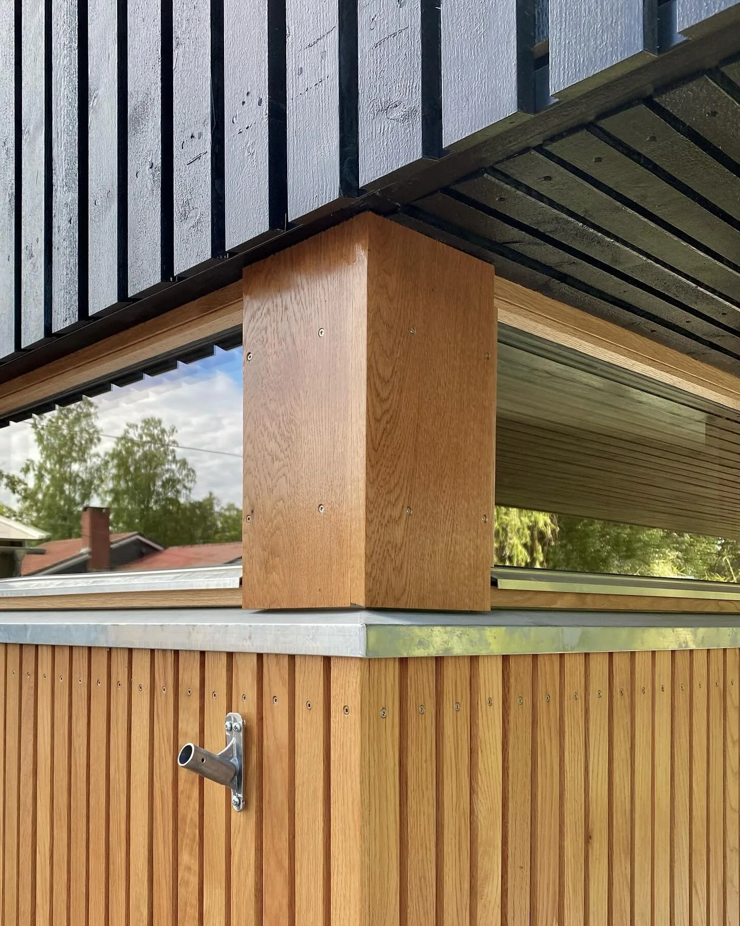 L&oslash;rdagsdetaljer

@ekte_snekkerglede 

#tilbygg #eikepanel #kledning #eikevindu #arkitektur #architecture