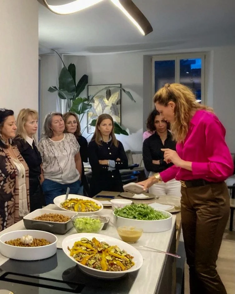 A lovely evening at Villa Porto Rapallo introducing the basics of nutrition 💚

We spent the evening discussing some of the basics of healthy eating, sharing practical tips, answering questions, and enjoying some delicious, nourishing food together.
