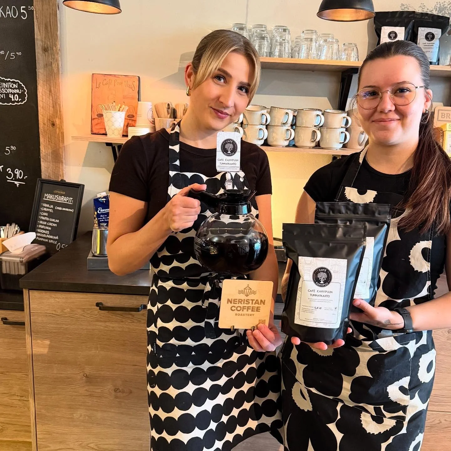 Oletko jo maistanut meid&auml;n uutta tummapaahtoa? Paikallisen @neristancoffee n kanssa yhteisty&ouml;ss&auml; kehitelty Caf&eacute; Kahvipuun oma tummapaahto. 😍 Voit ostaa kahvipaketin kotiin tai nauttia kupposen kahvilalla ja tokihan meilt&auml; 