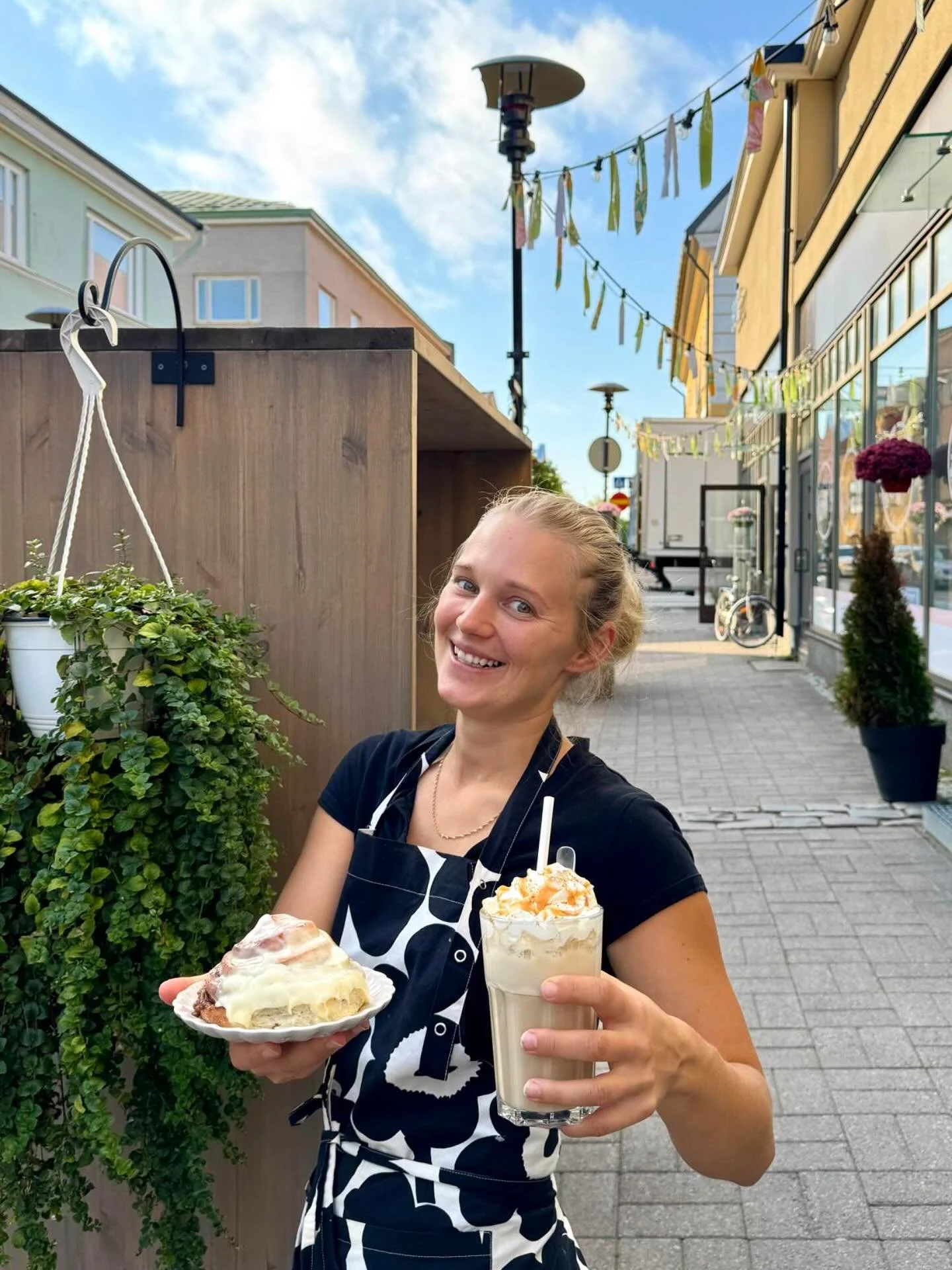 Ai ett&auml;, pumpkin spice latte on t&auml;&auml;ll&auml; taas! 😍 Maistuisko Cinnamon rollin kanssa? 😋