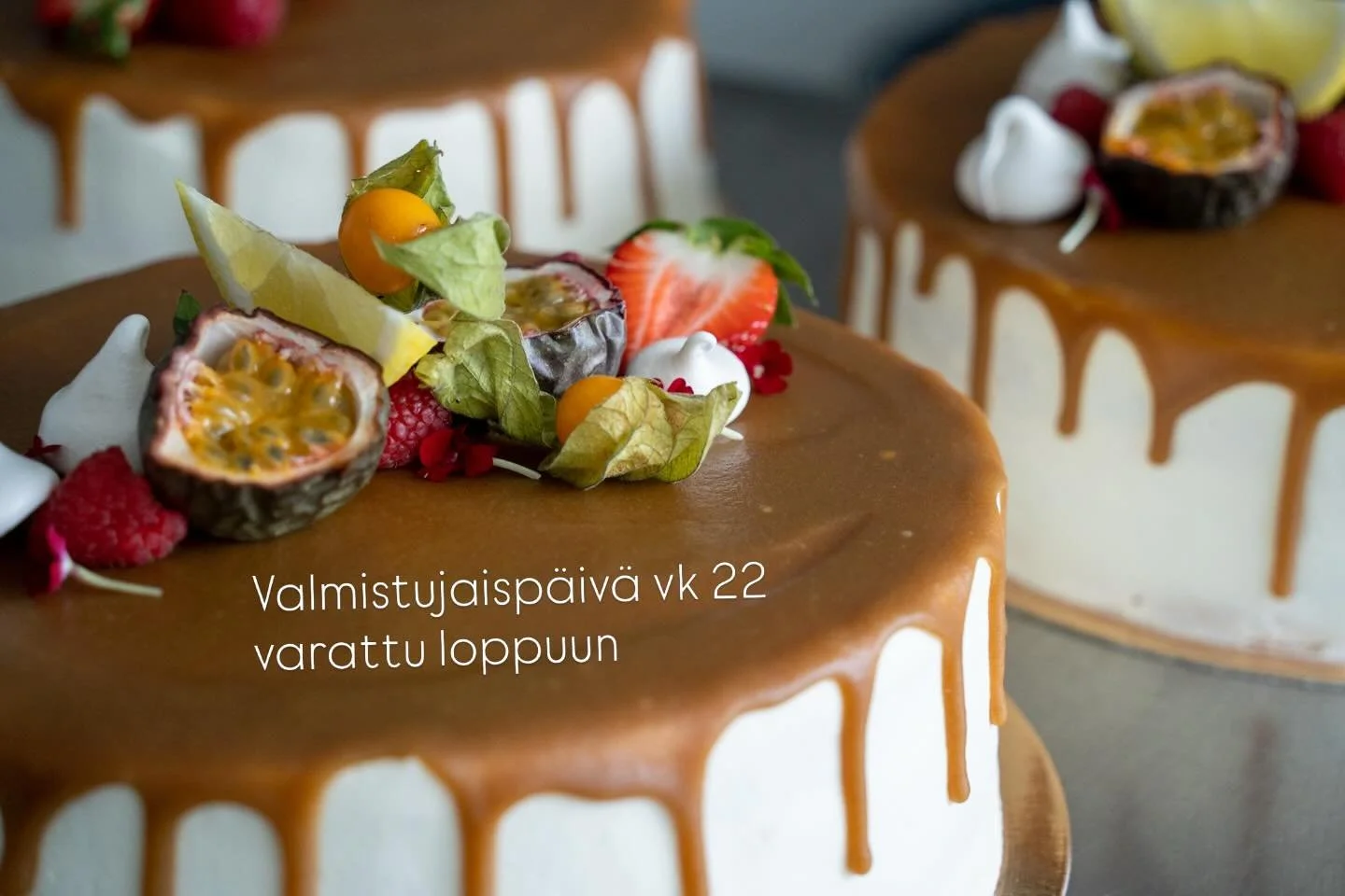 Ylioppilasjuhlap&auml;iv&auml; on meid&auml;n osalta nyt loppuun varattu, emmek&auml; pysty ottamaan siihen enemp&auml;&auml; tilauksia. Kiitos kaikille tilaajille! 🎂😊