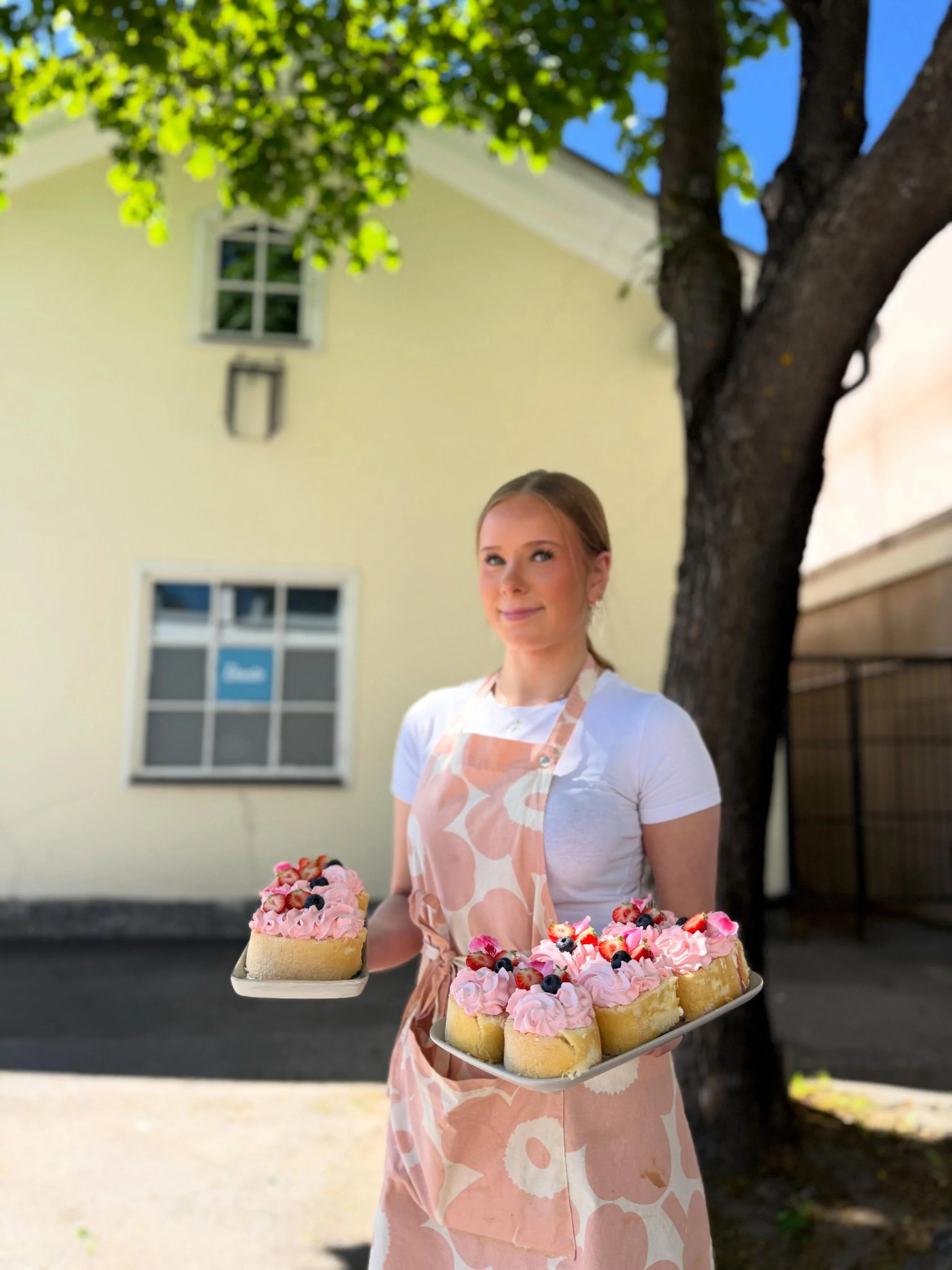 Ihania mansikkaleivoksia. 😍🌸 Tervetuloa maistamaan!