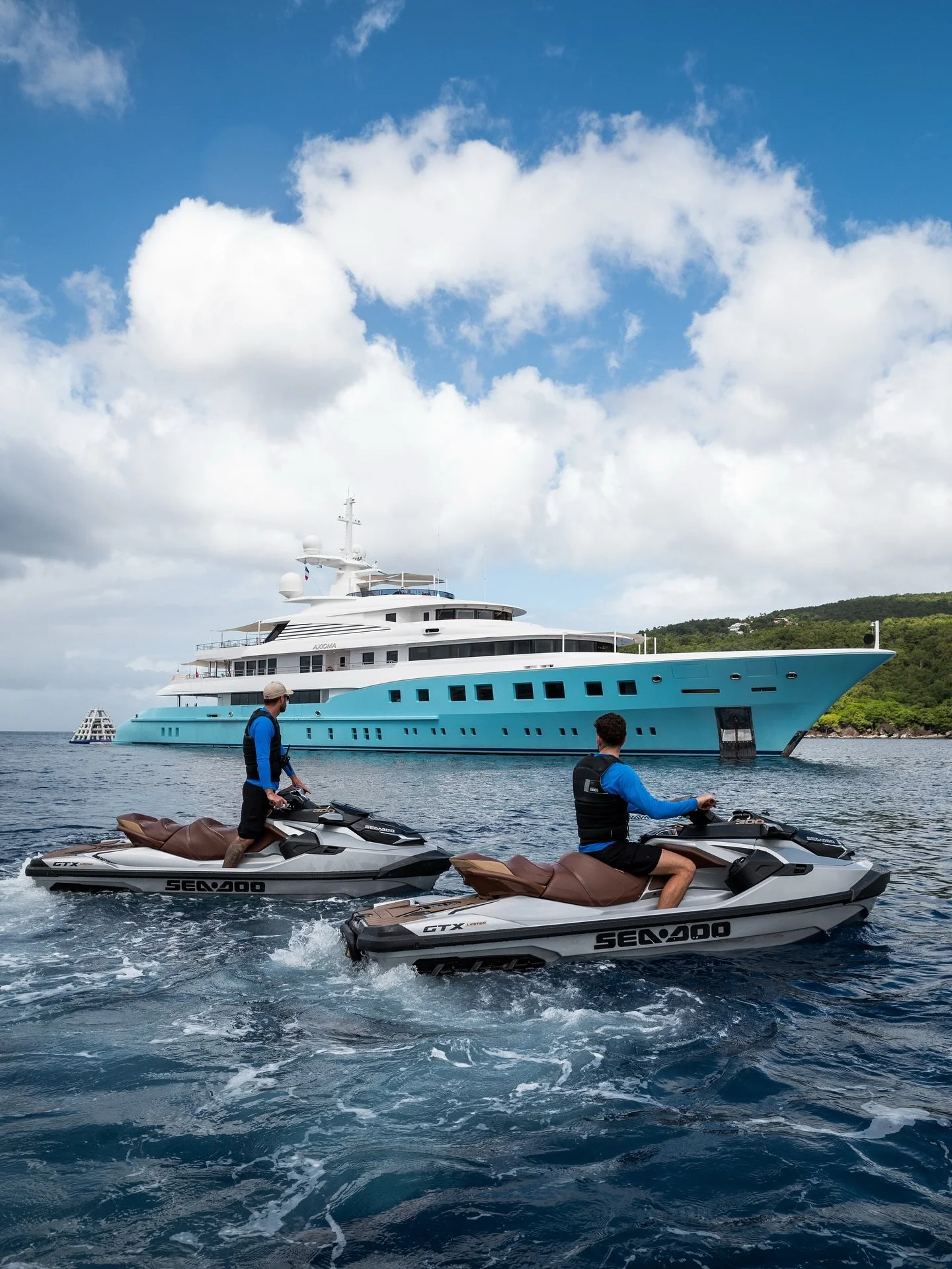 A X I O M A 

See her at anchor at the Monaco Yacht Show

#dunya #superyachts