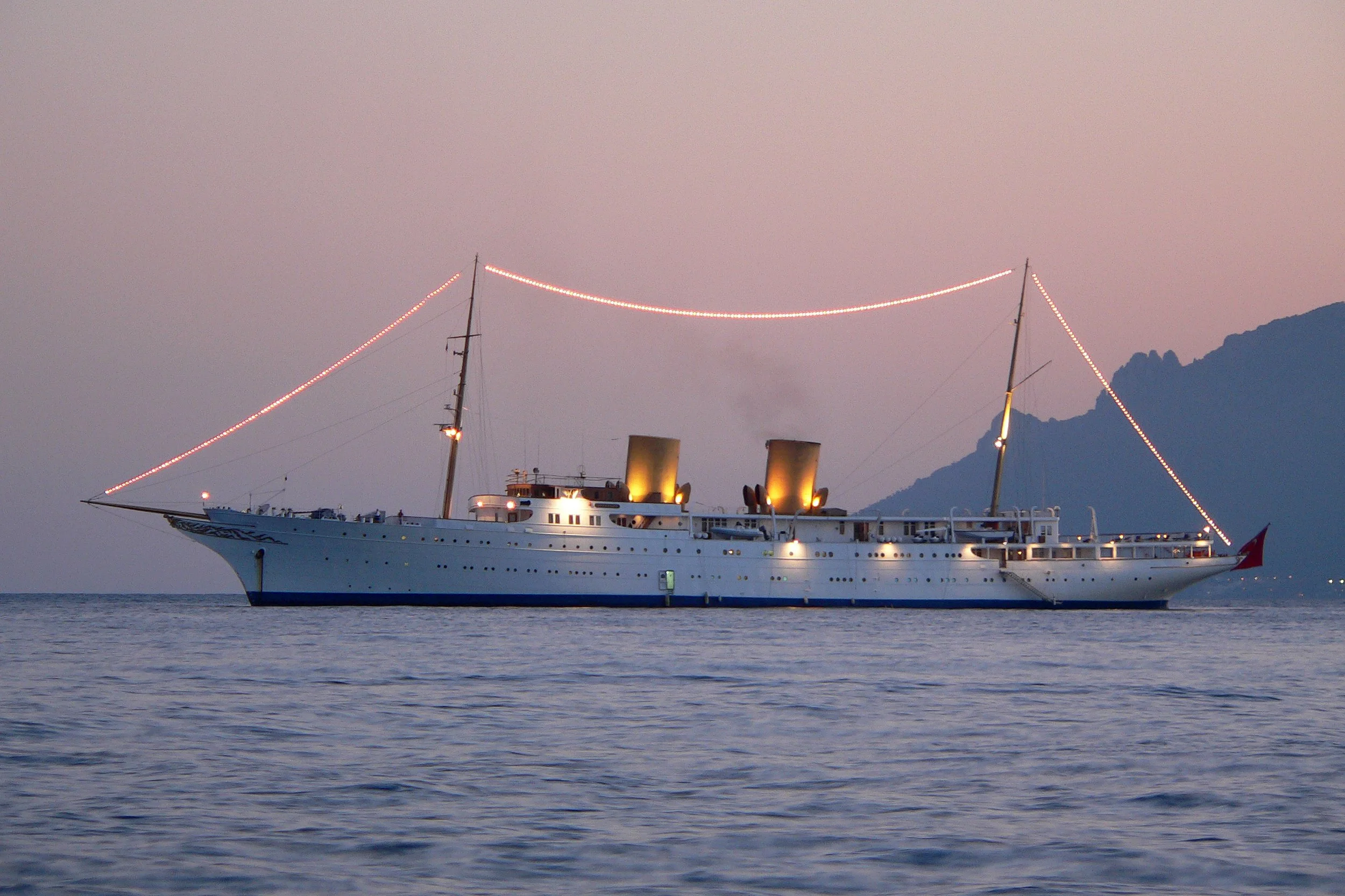SAVORONA (136m Blohm & Voss) --- With 180 metres of quays for berthing, we also cater to yachts over
100m. The 136m yacht first came to our yard
for three months to complete interior modifications as well as cosmetic
works to the exterior and teak de
