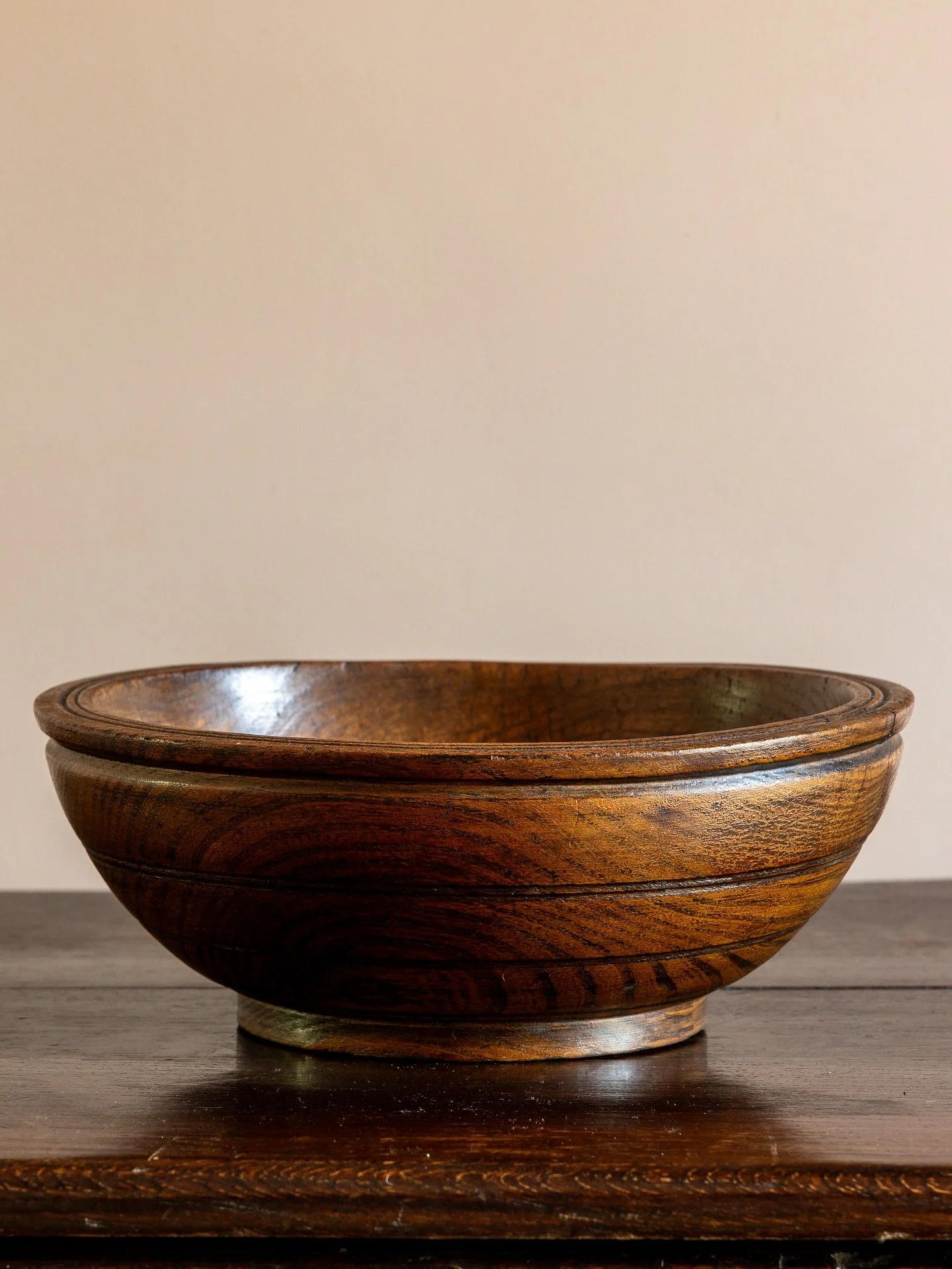 An early 19th Century turned sycamore dairy bowl, in a beautifully rich honey colour with line decoration and lots of character 
Diameter 24 cm
Height 10 cm
£195
Now available to view online. Click link in bio to view recent acquisitions