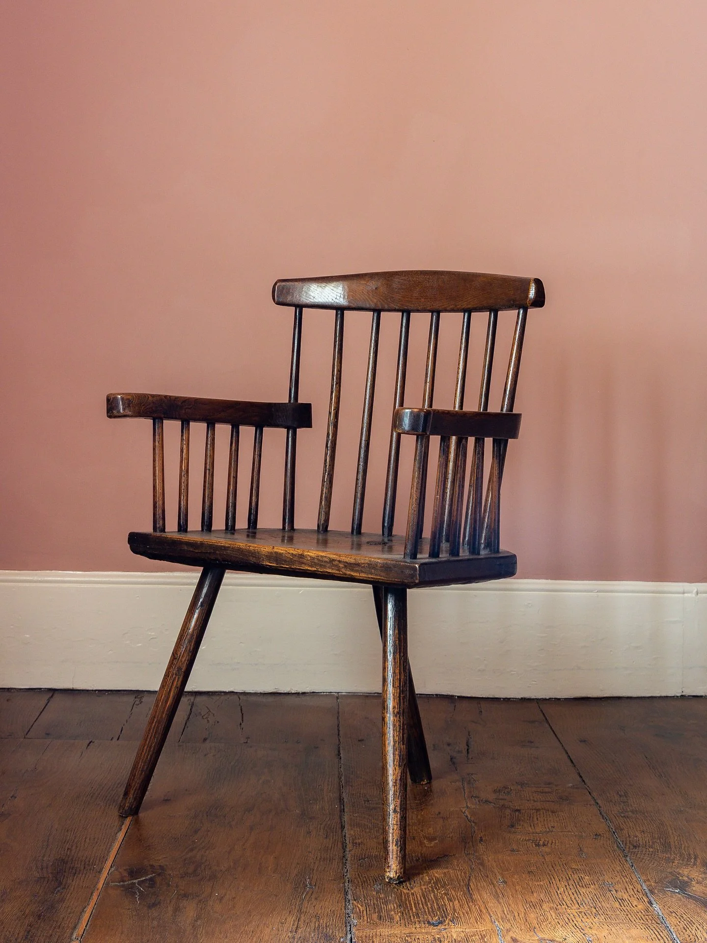 A lovely late 18th century three legged Welsh stick chair, likely from the Cardiganshire area. Great shape with good colour and patina and the seat made from a single slab of elm. A very good example of vernacular Welsh furniture.
Height 79 cm
Width