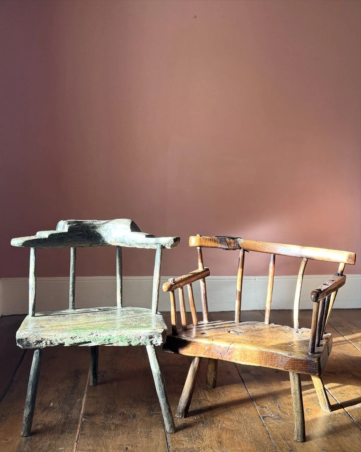 Welsh stick chair vs Irish hedge chair&hellip;Which is your favourite? 

Two incredible 18th century Chairs, both with amazing stories to tell. Welsh stick chair with superb deeply layered paint finish. Irish hedge chair with thick slab seat and beau