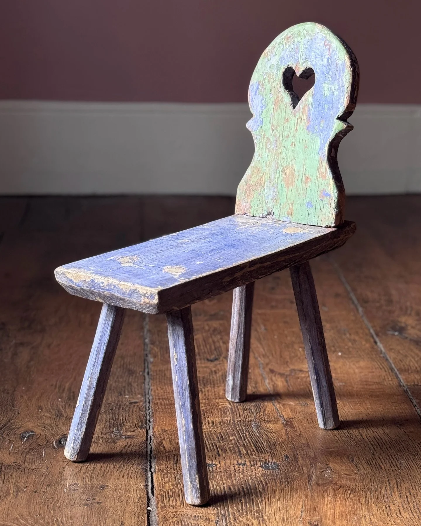 A pretty 19th Century painted Swedish milking stool

Height 51 cm
Width 36 cm
Depth 16.5 cm
&pound;245

Free shipping to UK

Now available to view on the website in &lsquo;recent acquisitions&rsquo; via link in bio or DM for details