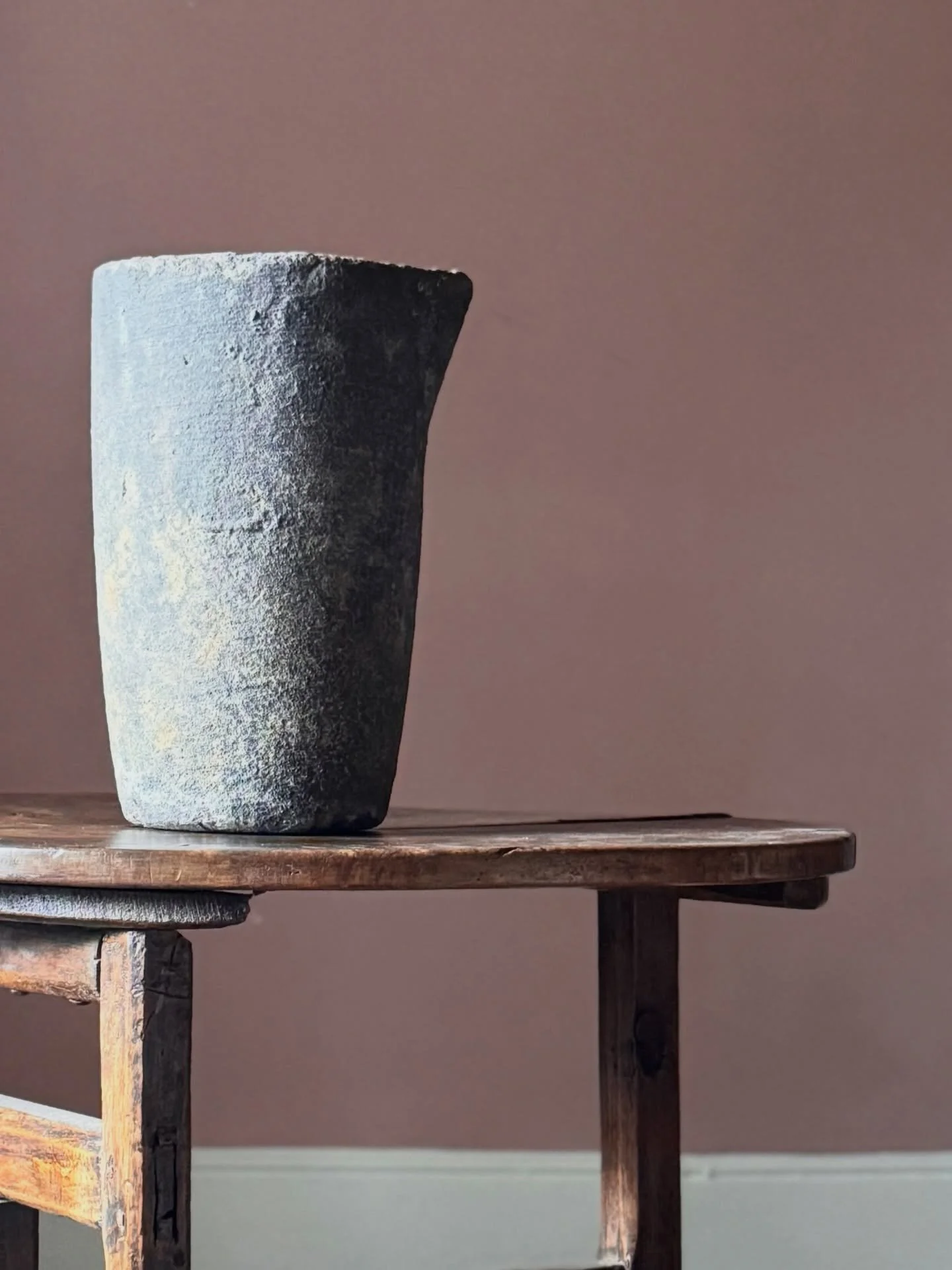 An early 20th Century crucible. Originally used for pouring molten metal, this crucible has a wonderful patina from decades of use in a foundry. A lovely decorative object and would make a great vase.

Height 35 cm
Width 24 cm
Depth 20 cm

Now availa