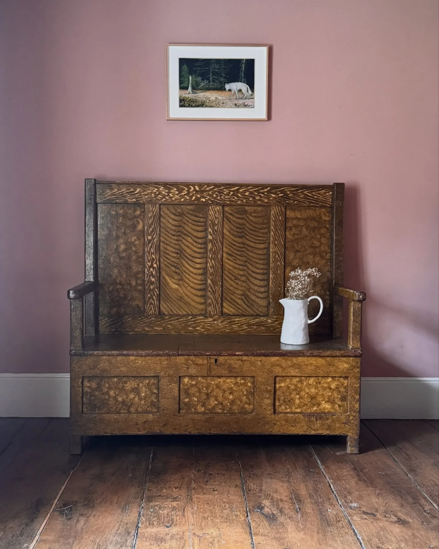 A beautifully painted Welsh settle in pine. Known as &lsquo;scumble&rsquo;; the practise of painting furniture made from inexpensive woods such as pine to replicate the grain of more expensive woods like oak was common during the 19th Century. This p